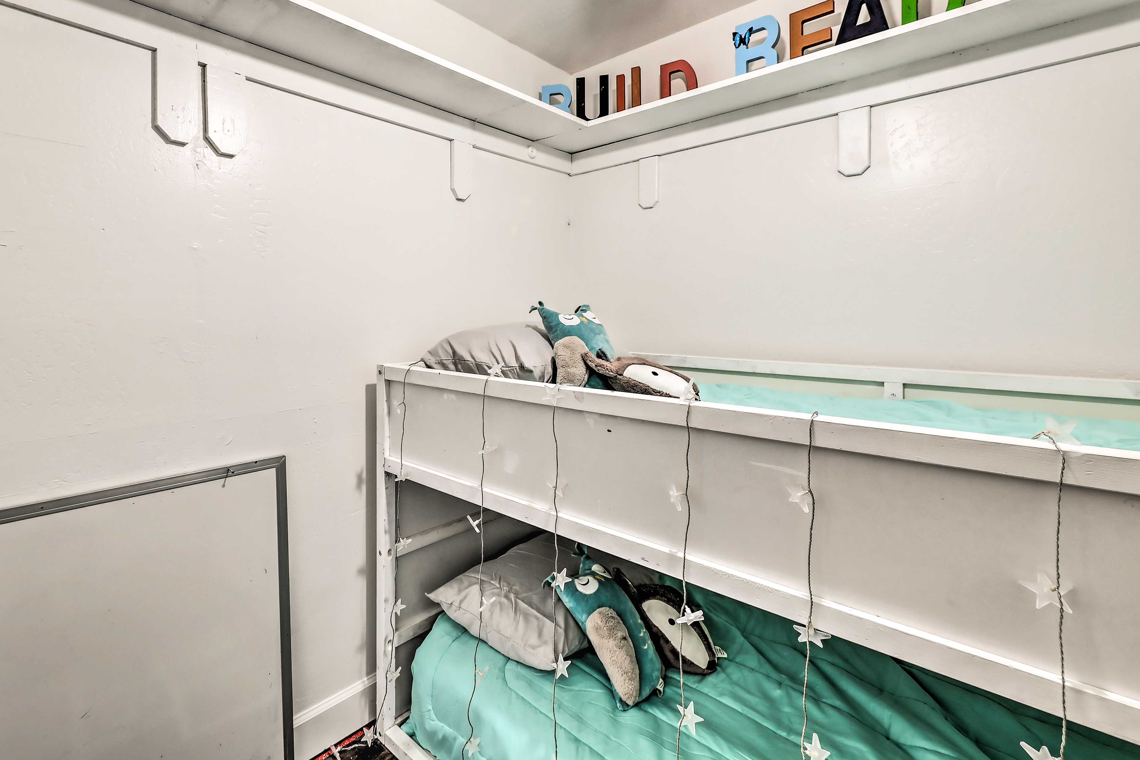 Sleeping Nook | Kid's Playroom |Twin Bunk Bed (IKEA)