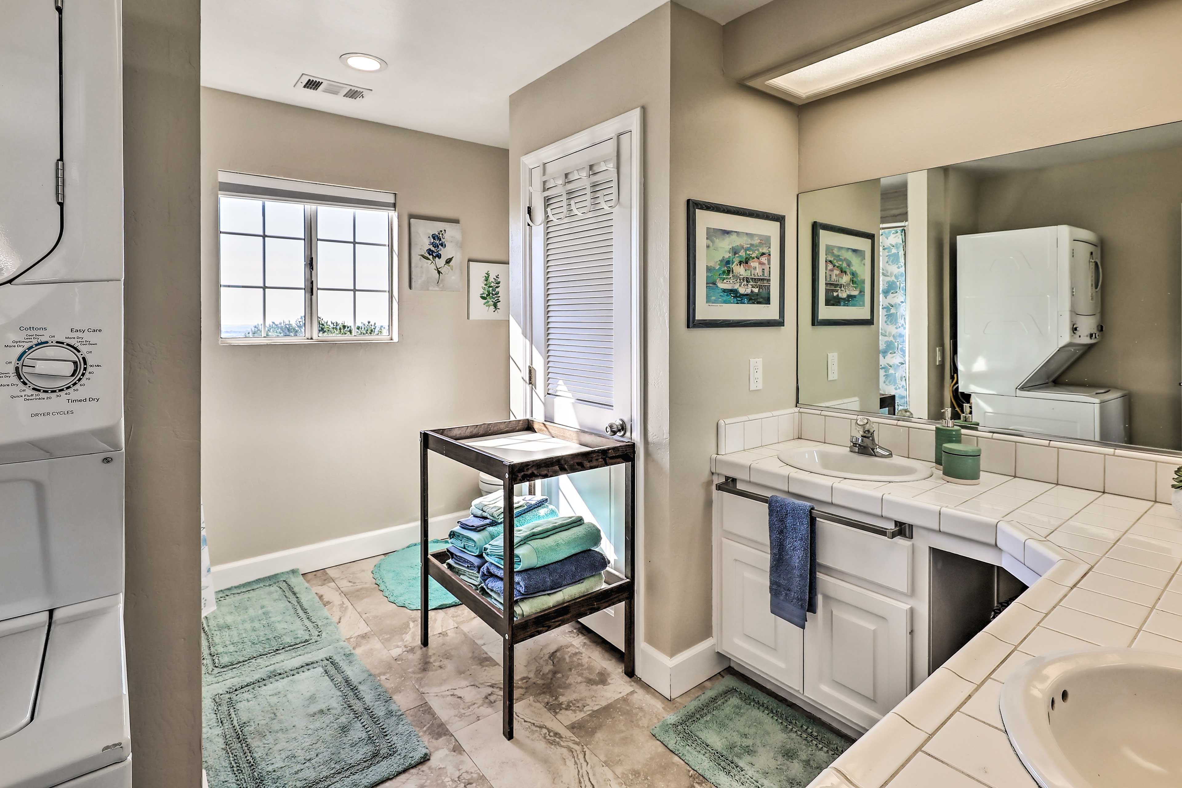 Full Bathroom | Towels & Toiletries Provided | Changing Table | Washer/Dryer