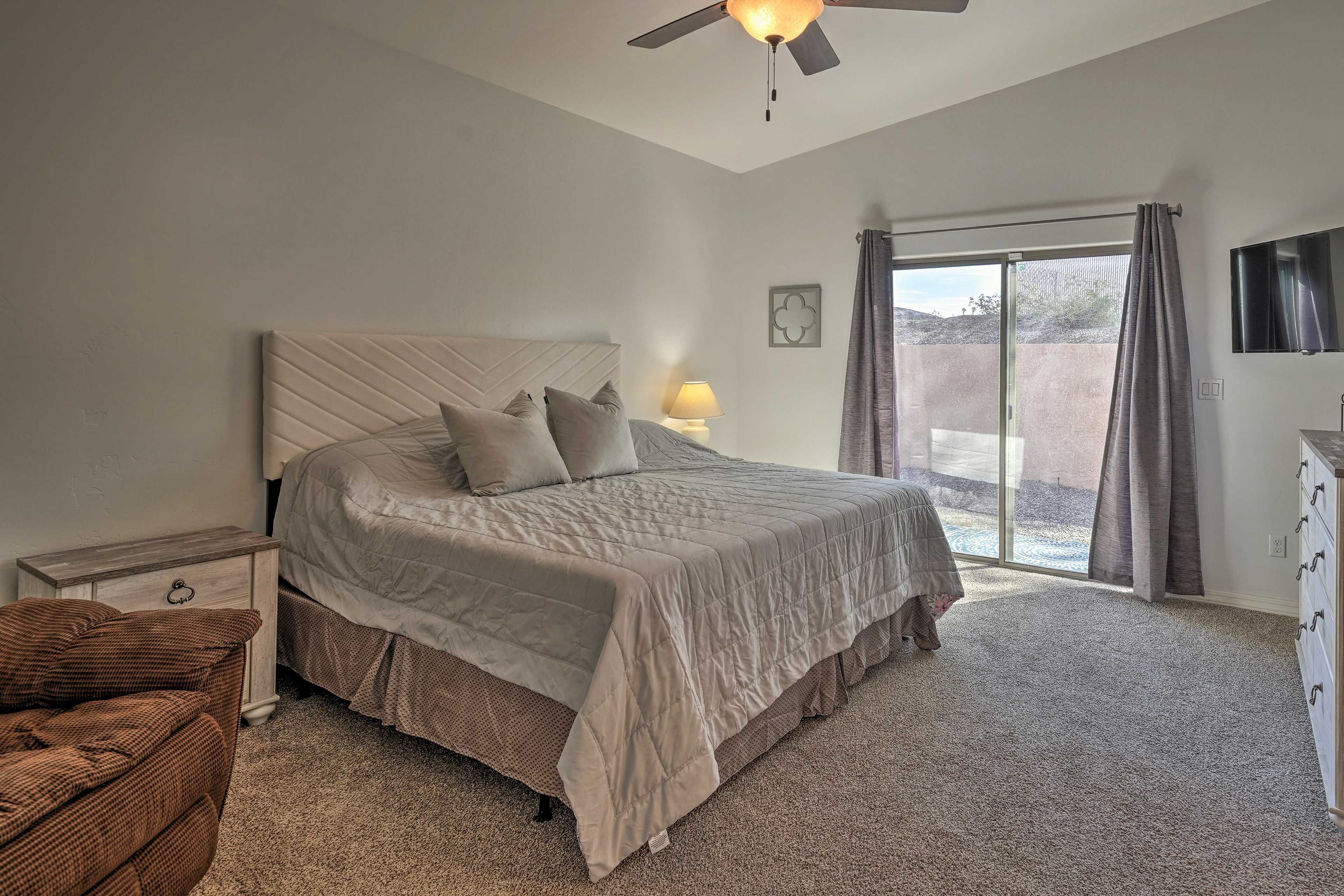 Bedroom 2 | Queen Bed | En-Suite Bathroom | Smart TV