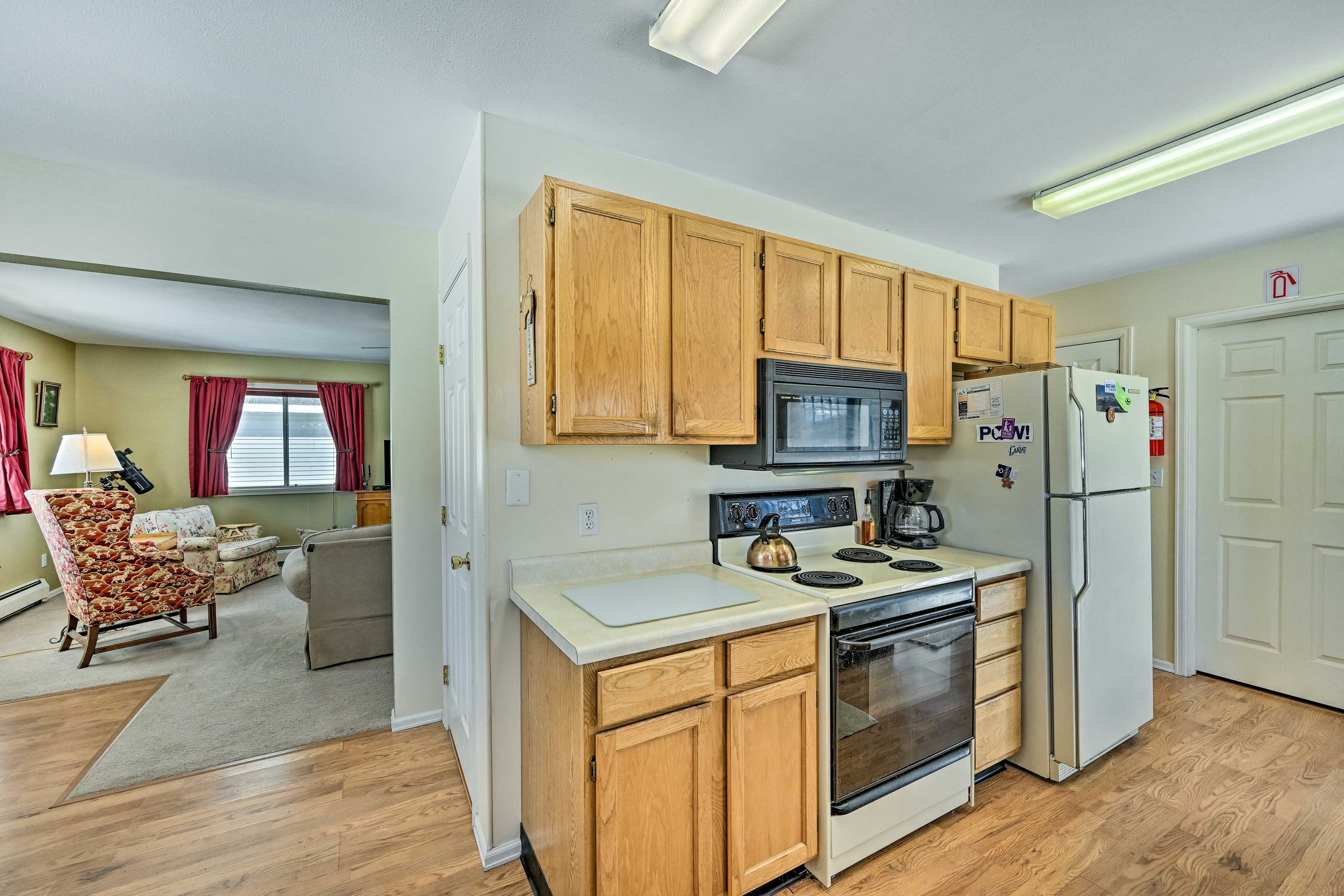 Kitchen | Cooking Basics | Coffee Maker | Paper Towels/Trash Bags Provided