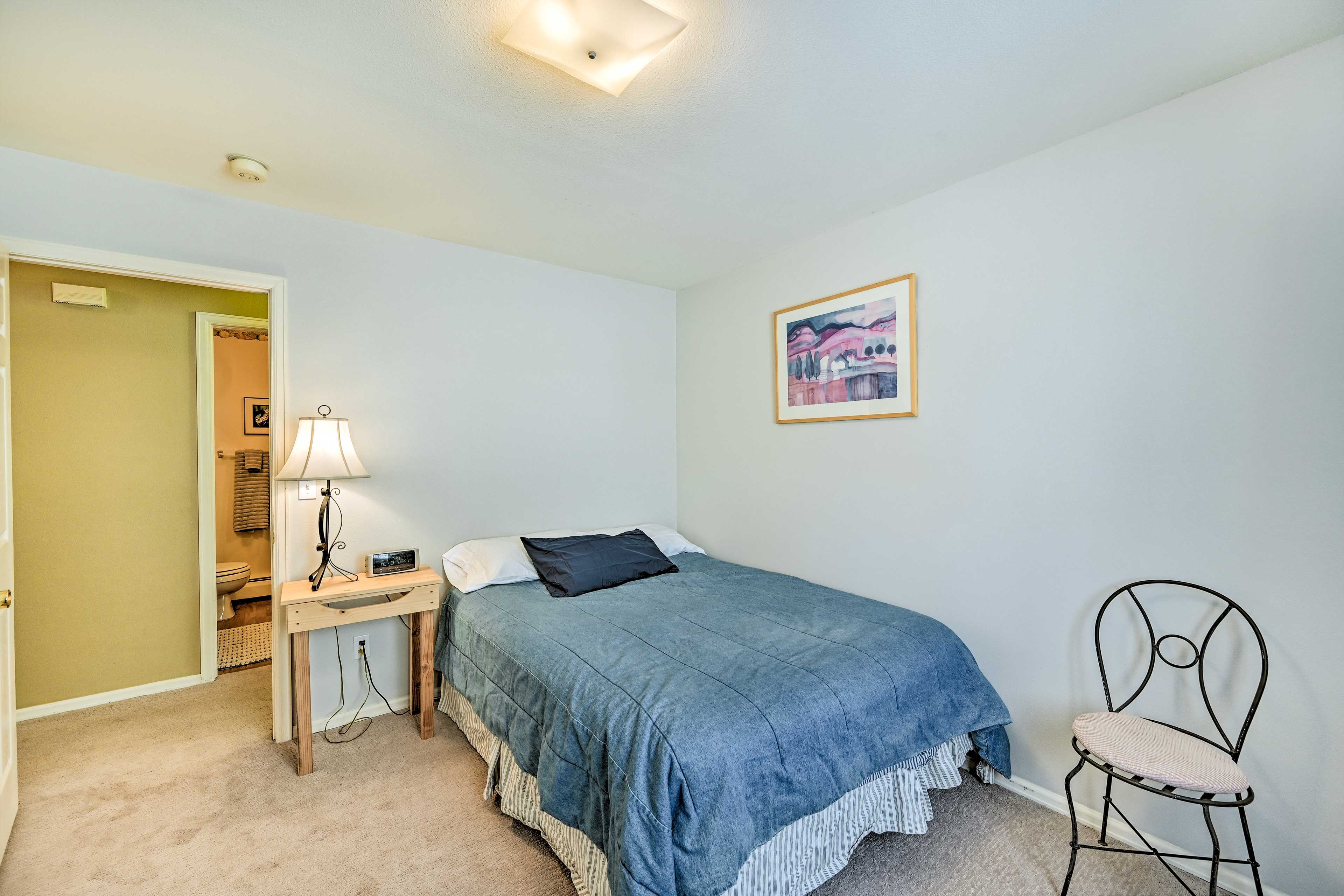 Bedroom 2 | Queen Bed