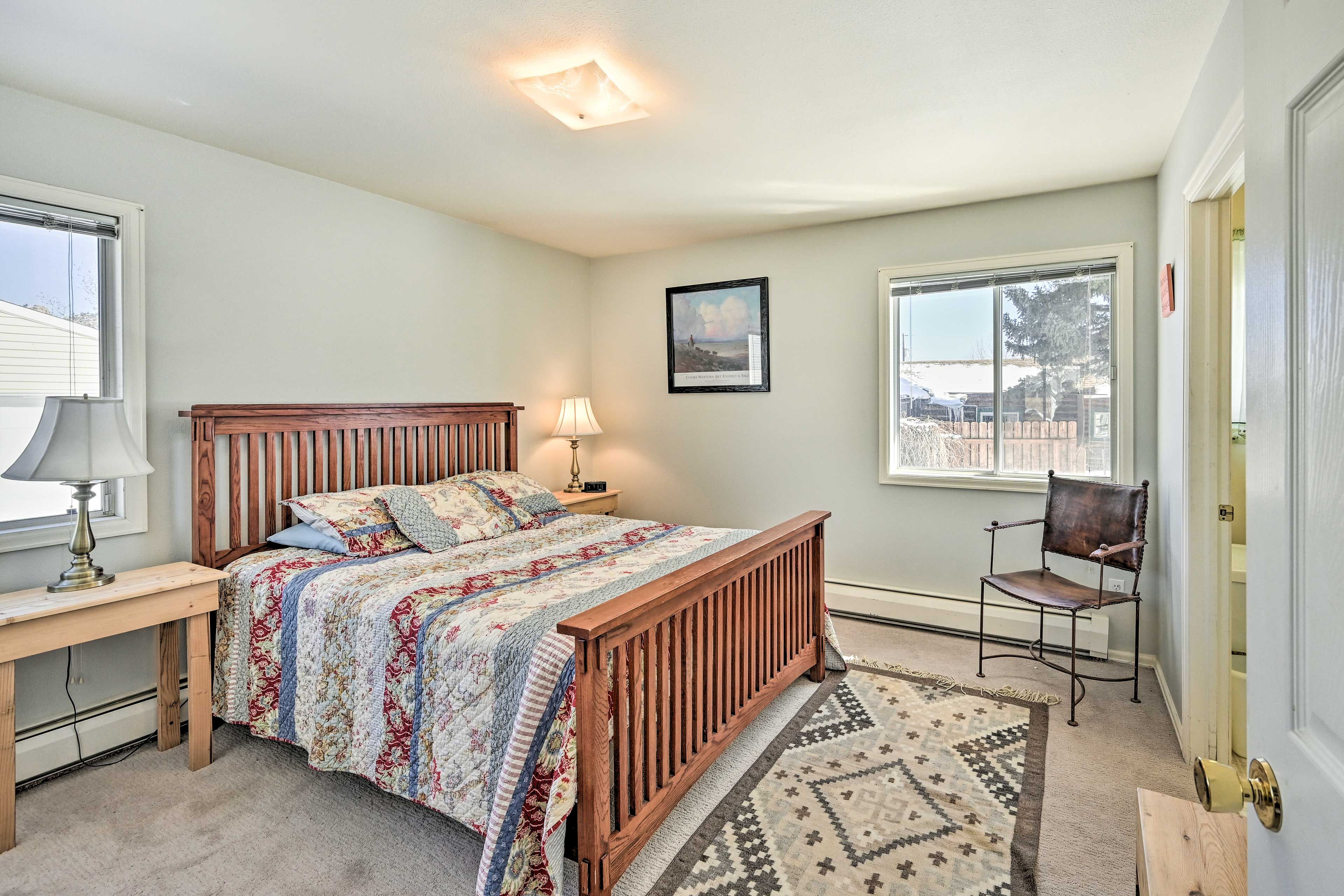 Bedroom 1 | Queen Bed | Linens Provided | En-Suite Bathroom