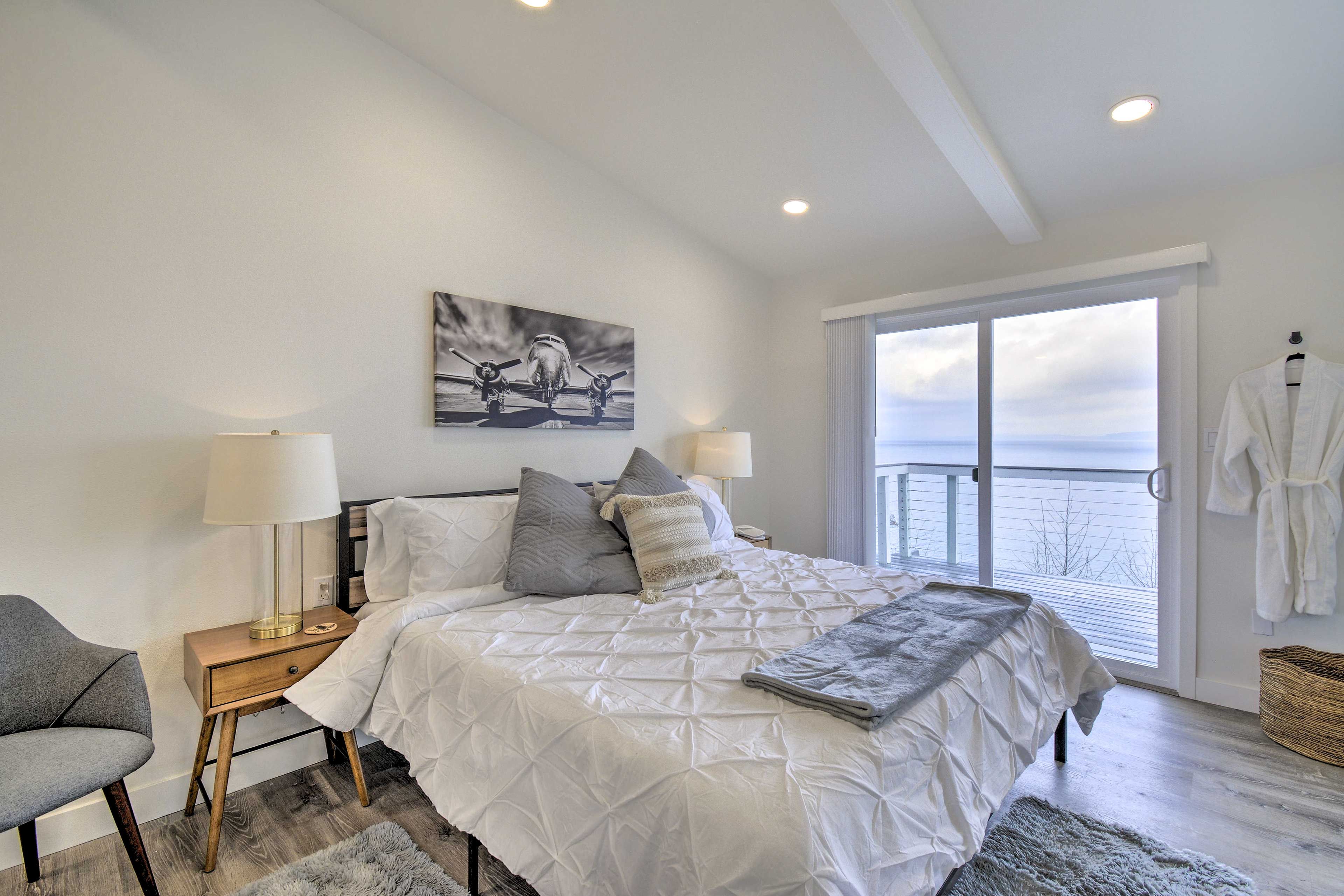 Bedroom 1 | King Bed | Linens Provided | En-Suite Bathroom