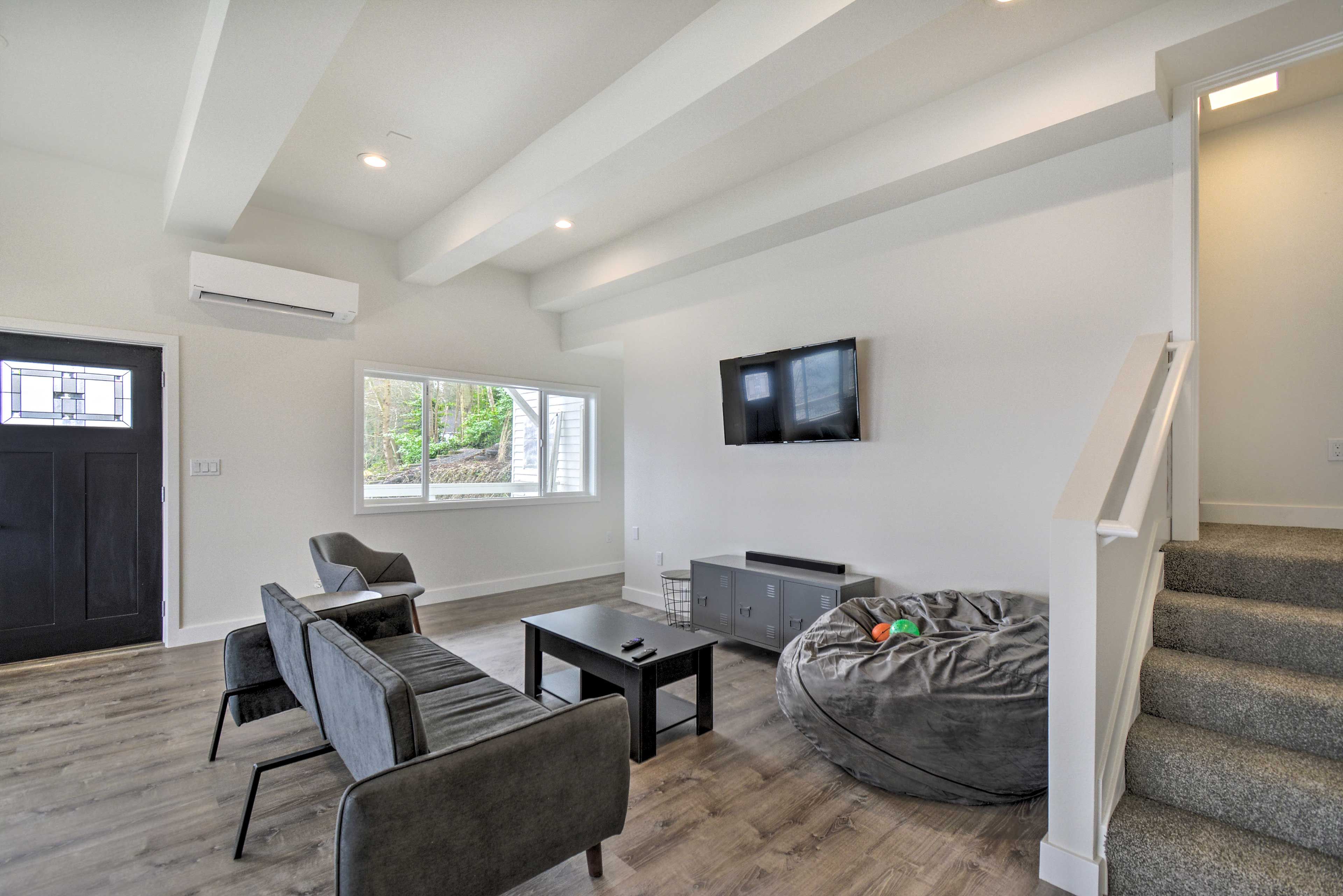 Game Room | 2 Full Futons | Smart TV