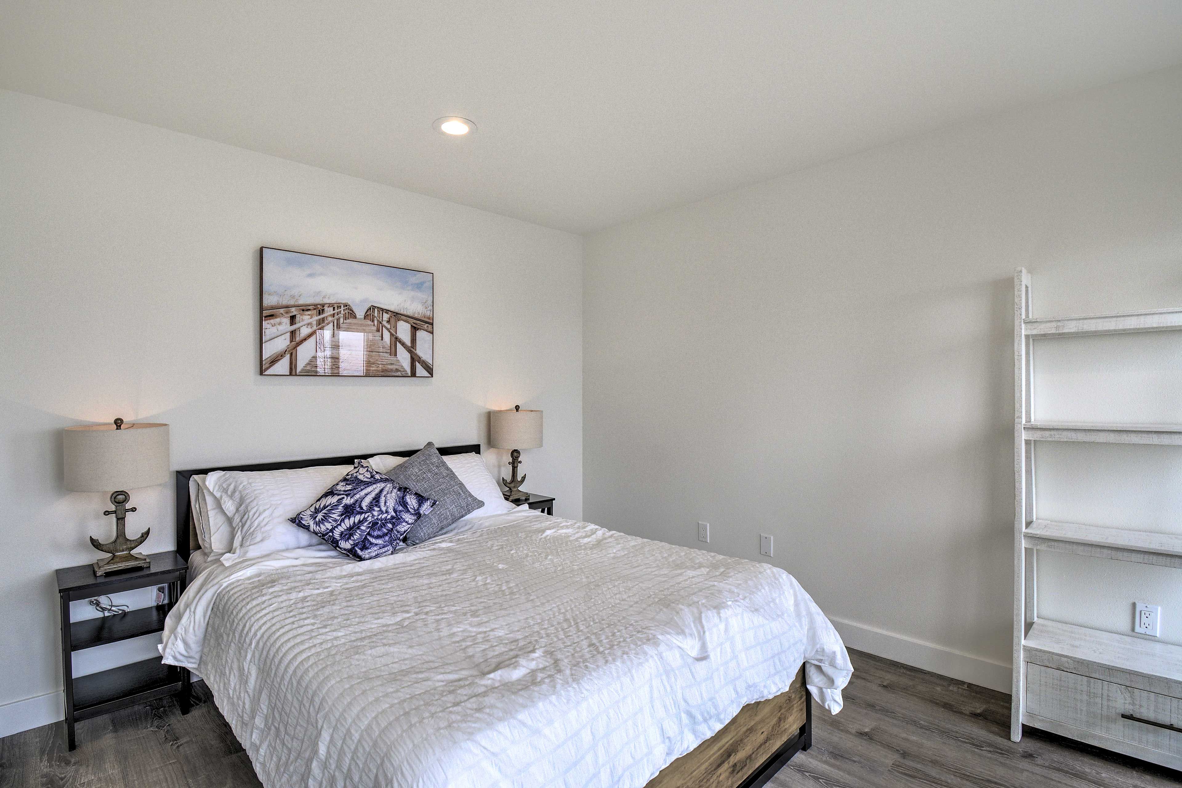Bedroom 2 | Queen Bed