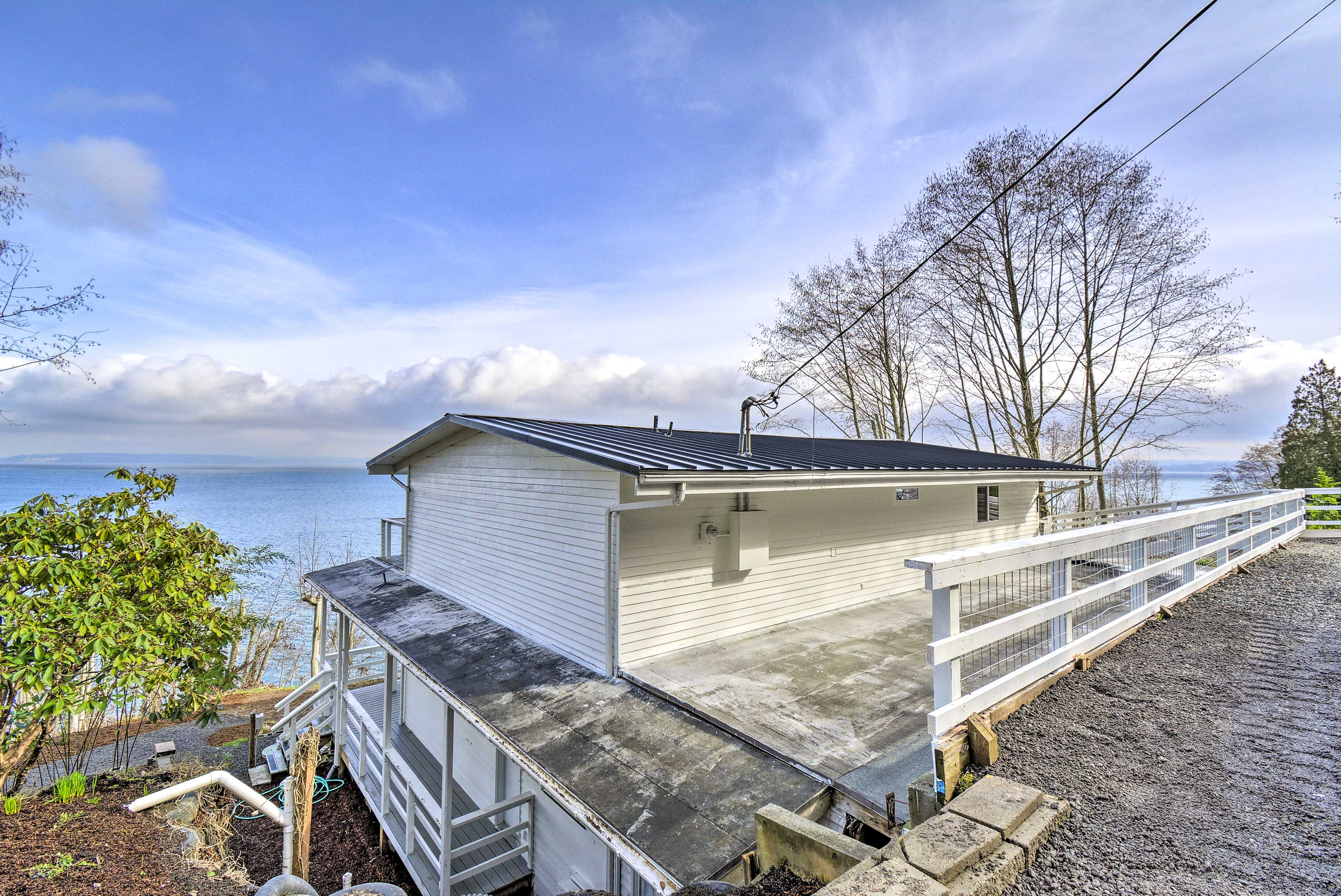 Parking | Driveway (3 Vehicles) | RV/Trailer Parking Allowed