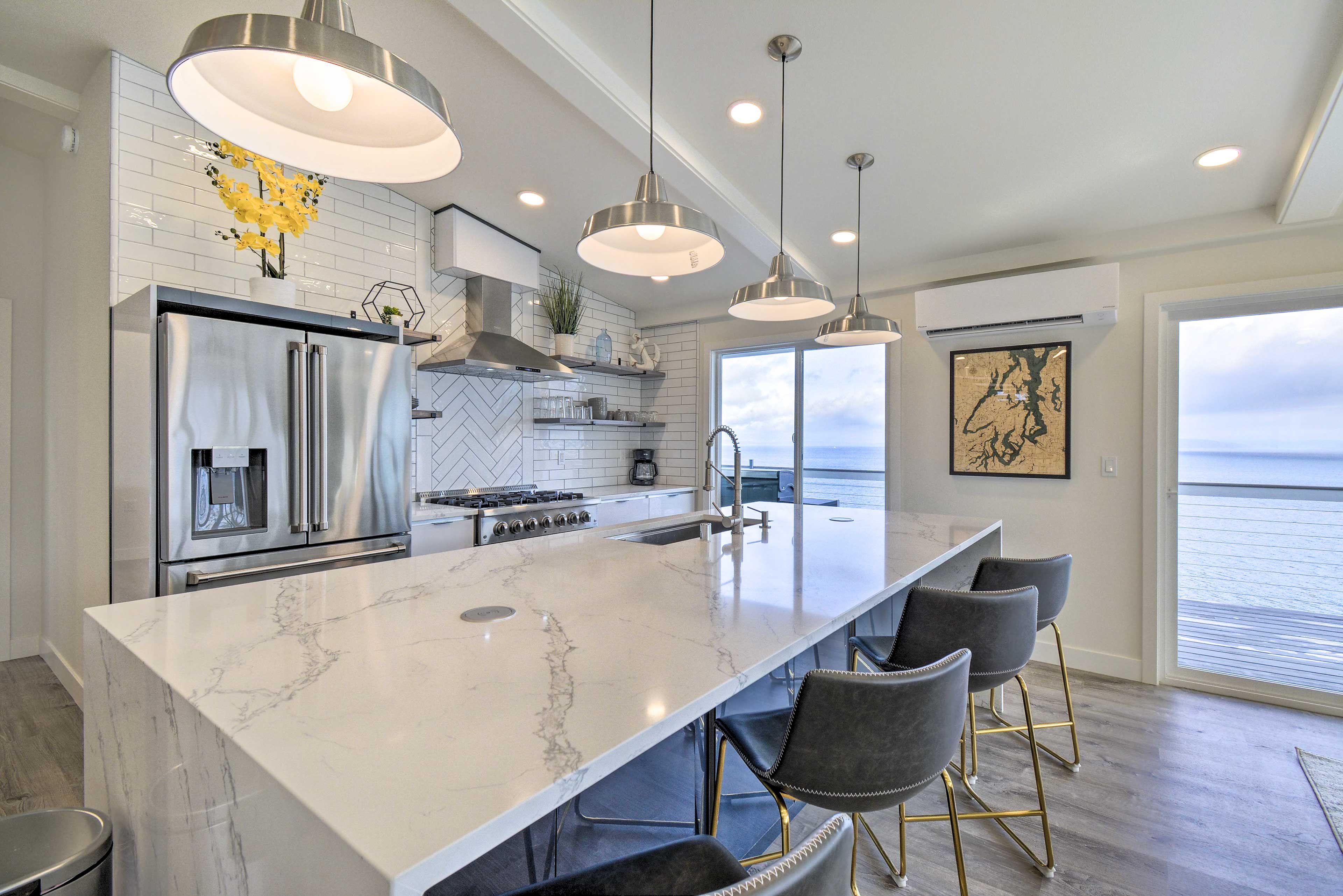 Kitchen | Cooking Basics | Coffee Maker | Paper Towels/Trash Bags Provided