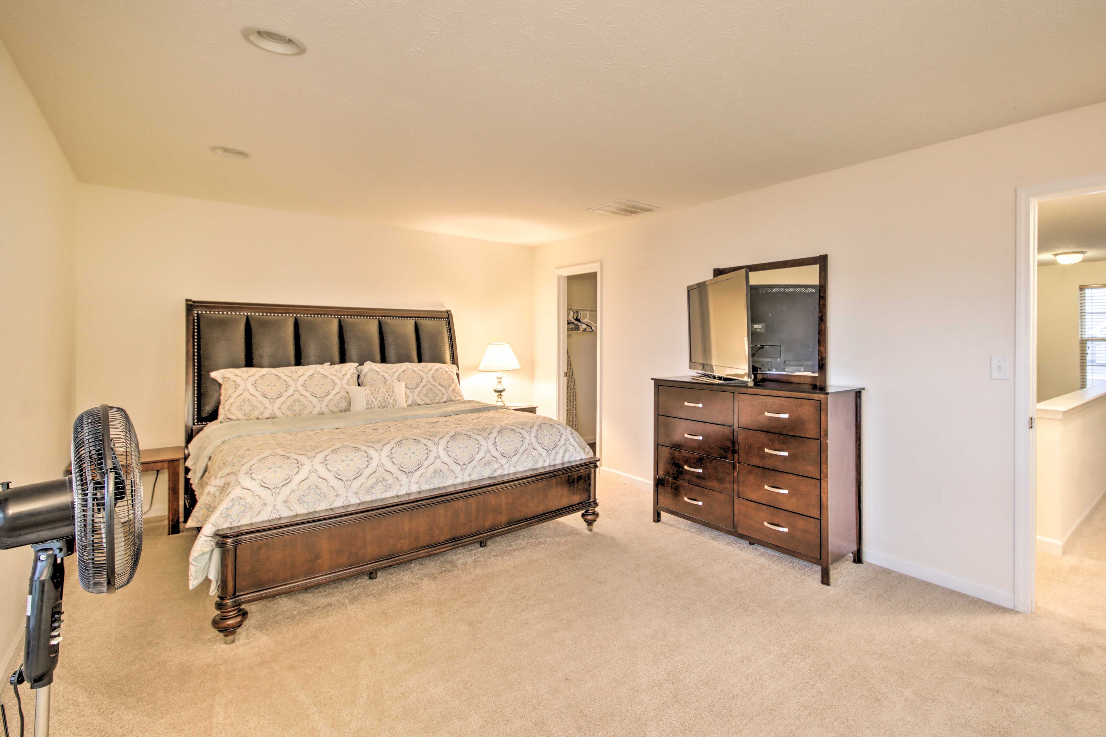 Bedroom 1 | King Bed | En-Suite Bathroom