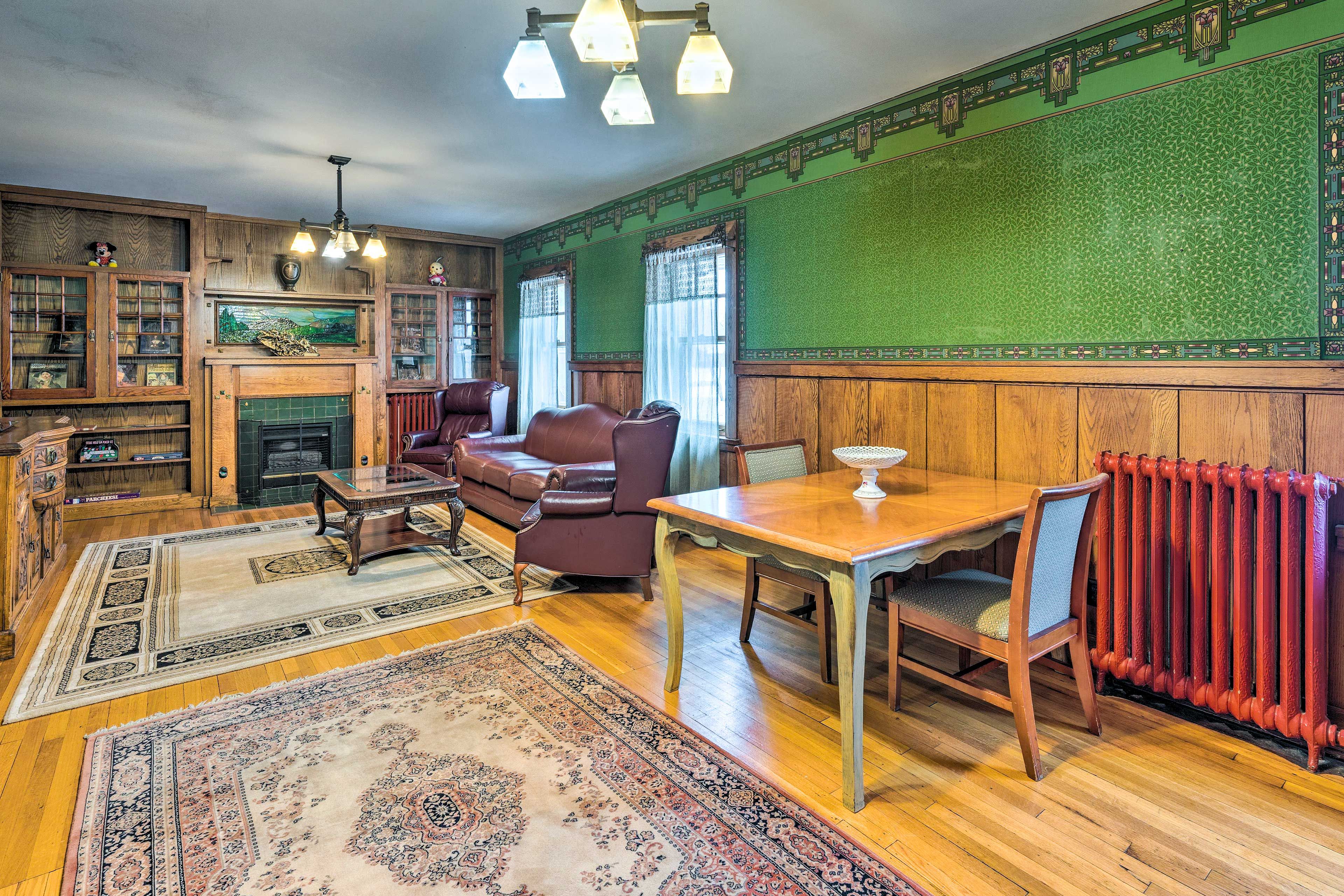 Dining Area | Dishware & Flatware Provided