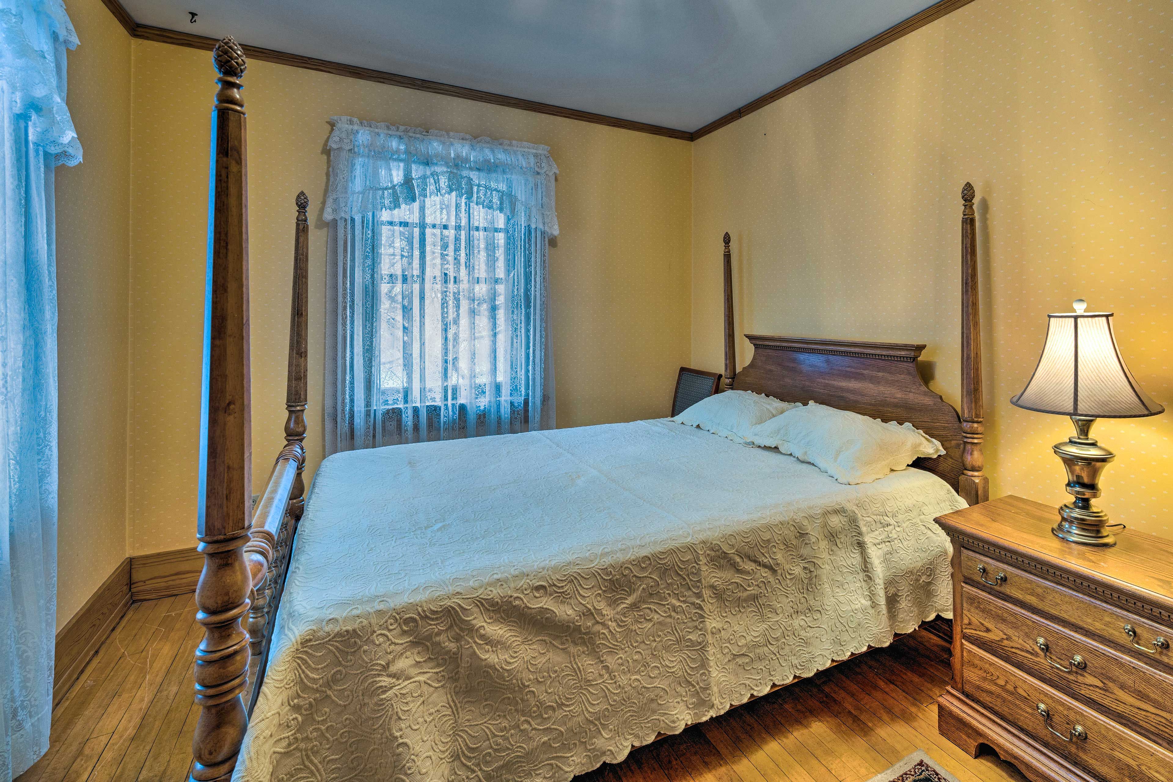 Bedroom 2 | Queen Bed