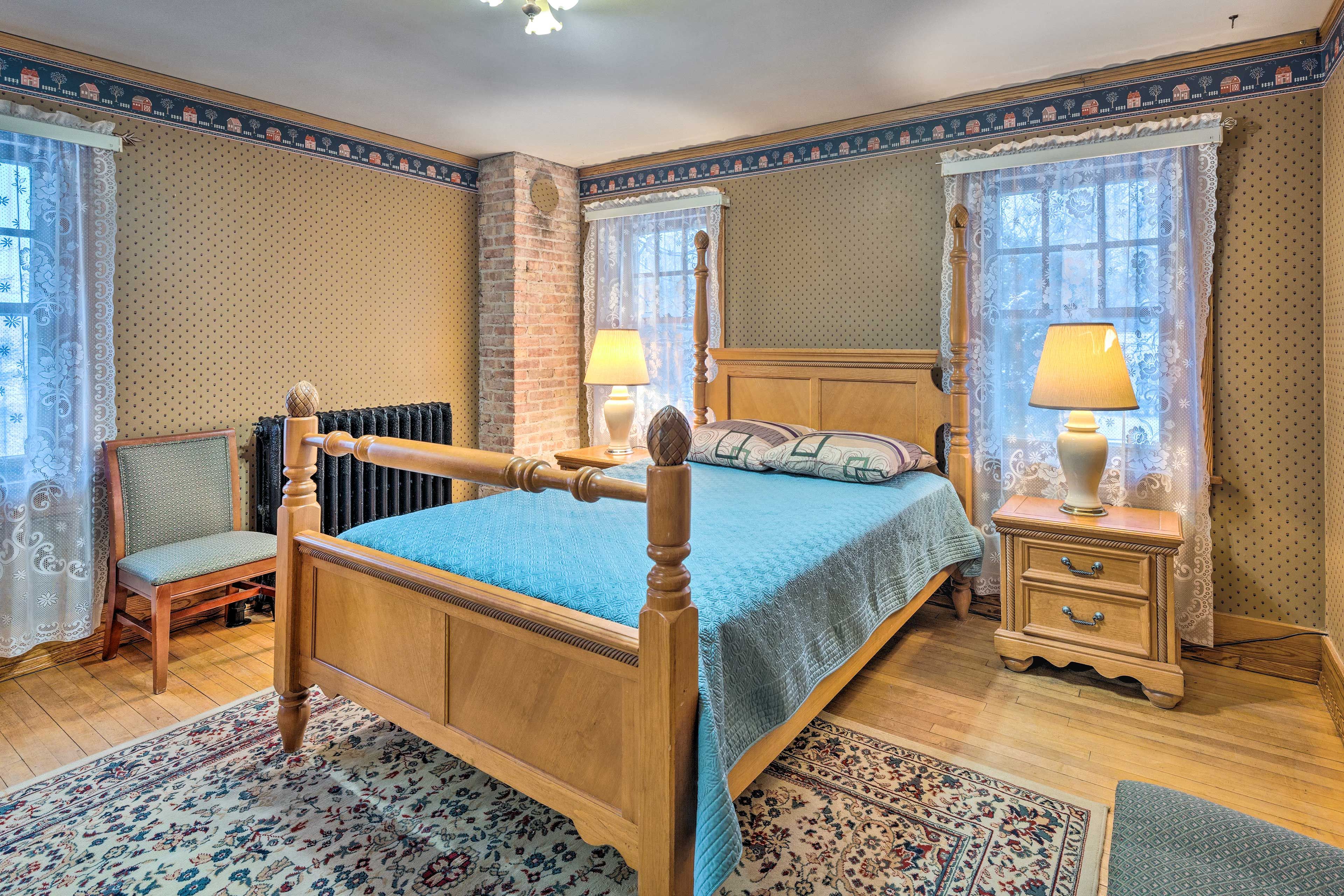 Bedroom 1 | Queen Bed | Linens Provided