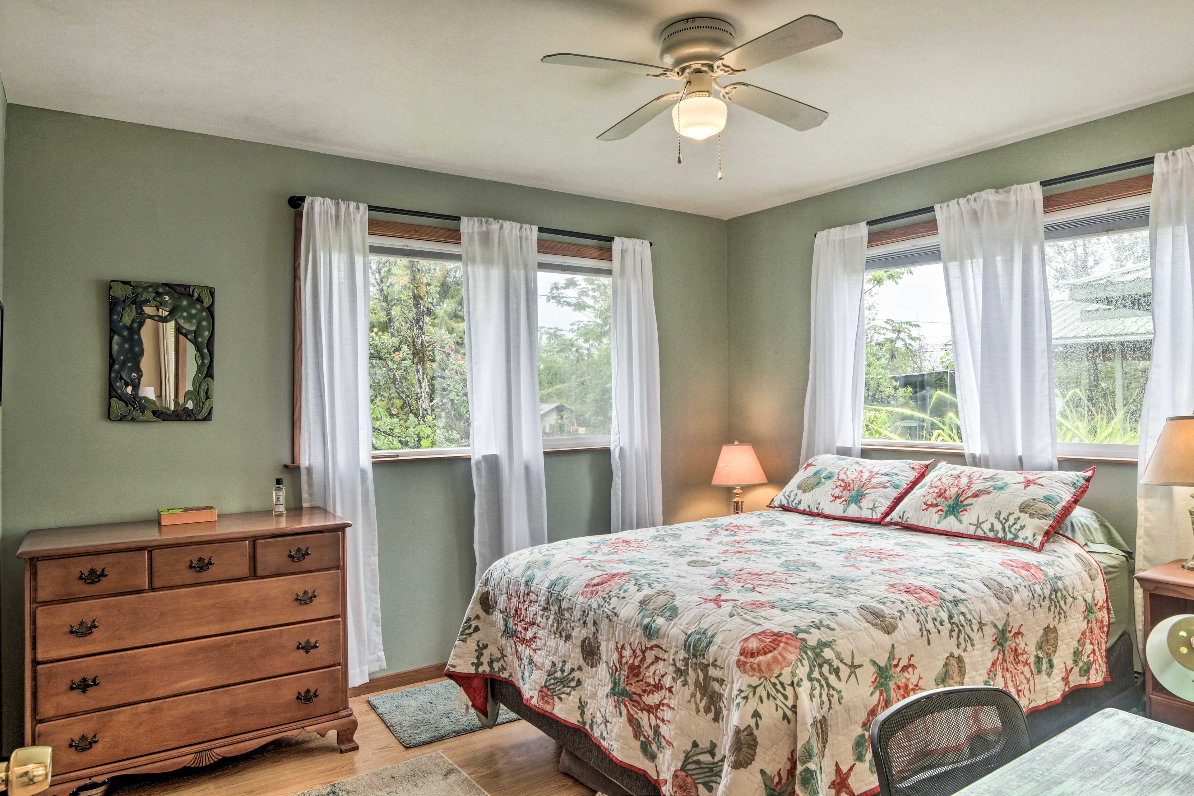 Bedroom 1 | Queen Bed