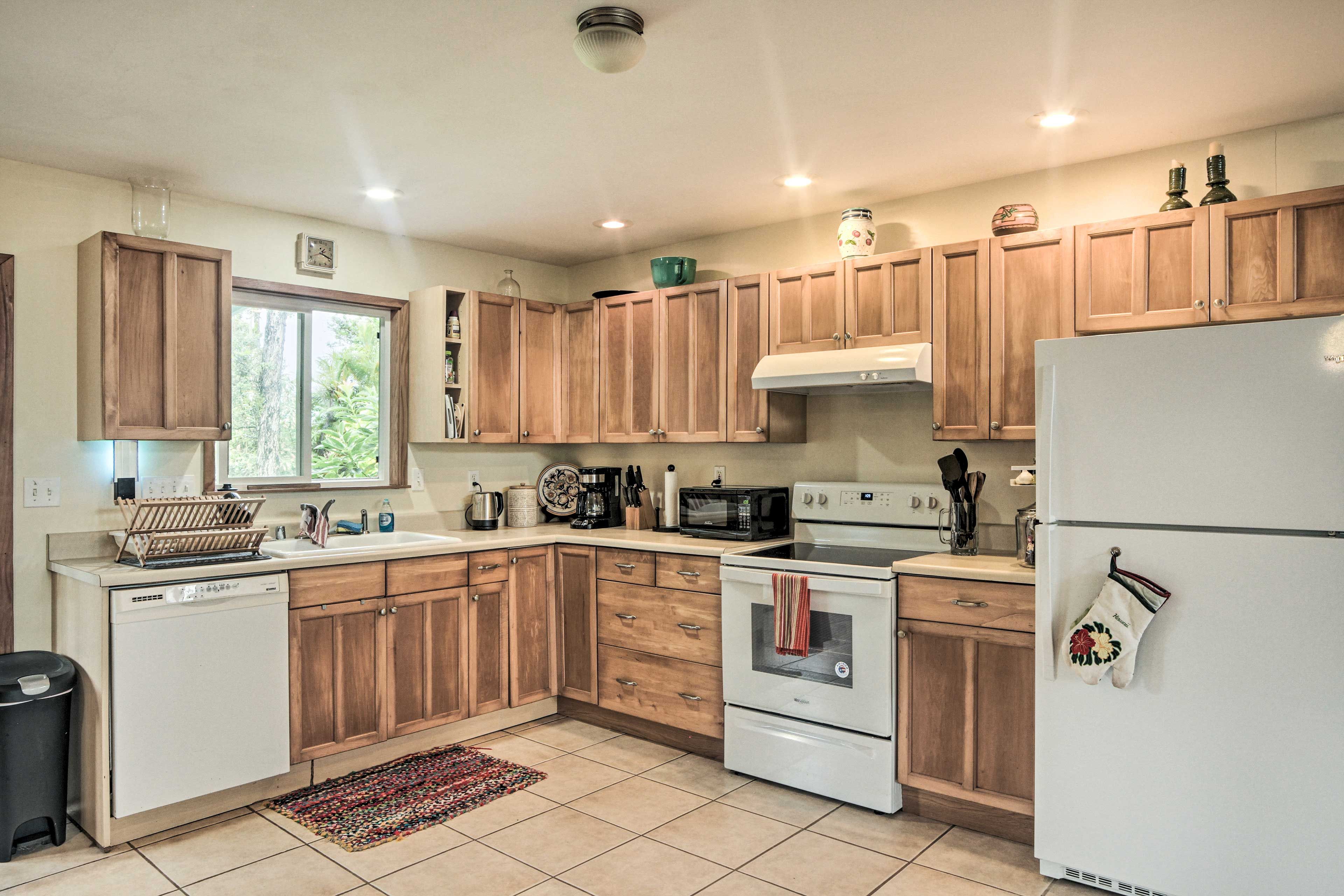 Kitchen | Cooking Basics | Spices | Paper Towels/Trash Bags Provided