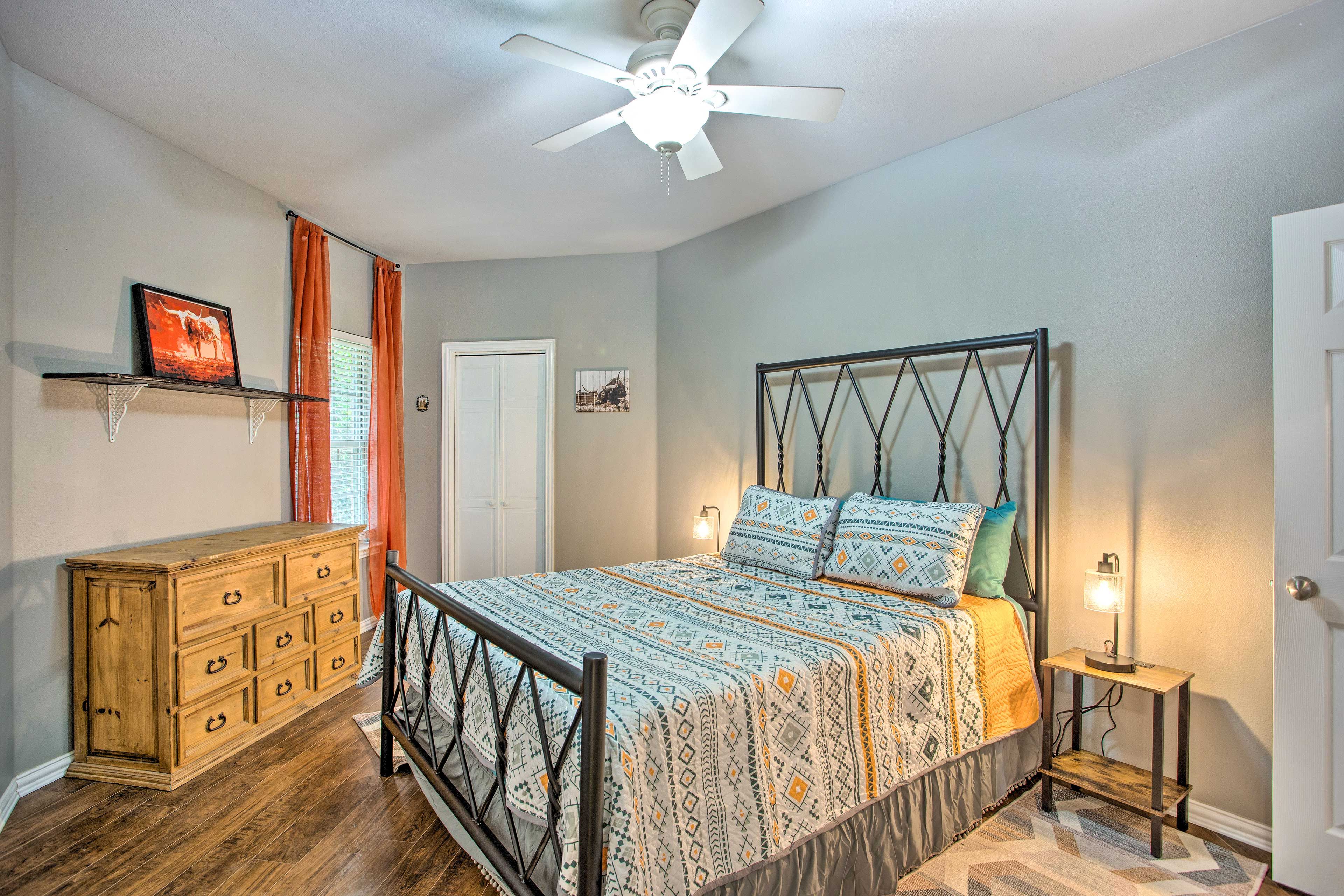 Bedroom 2 | Queen Bed