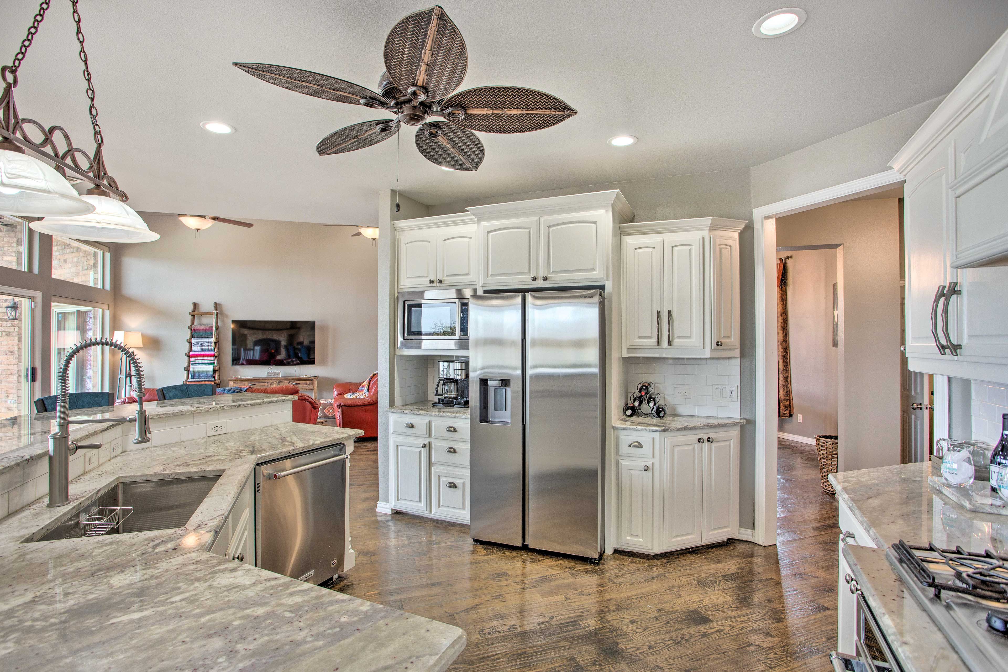 Kitchen | Crockpot | Toaster | Complimentary Spices