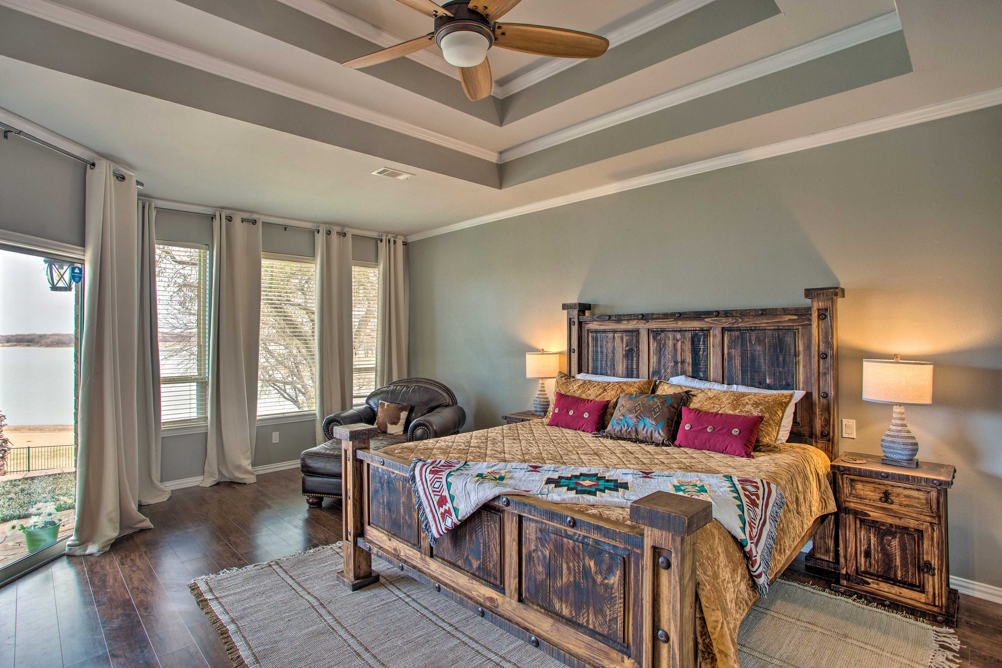 Bedroom 1 | King Bed