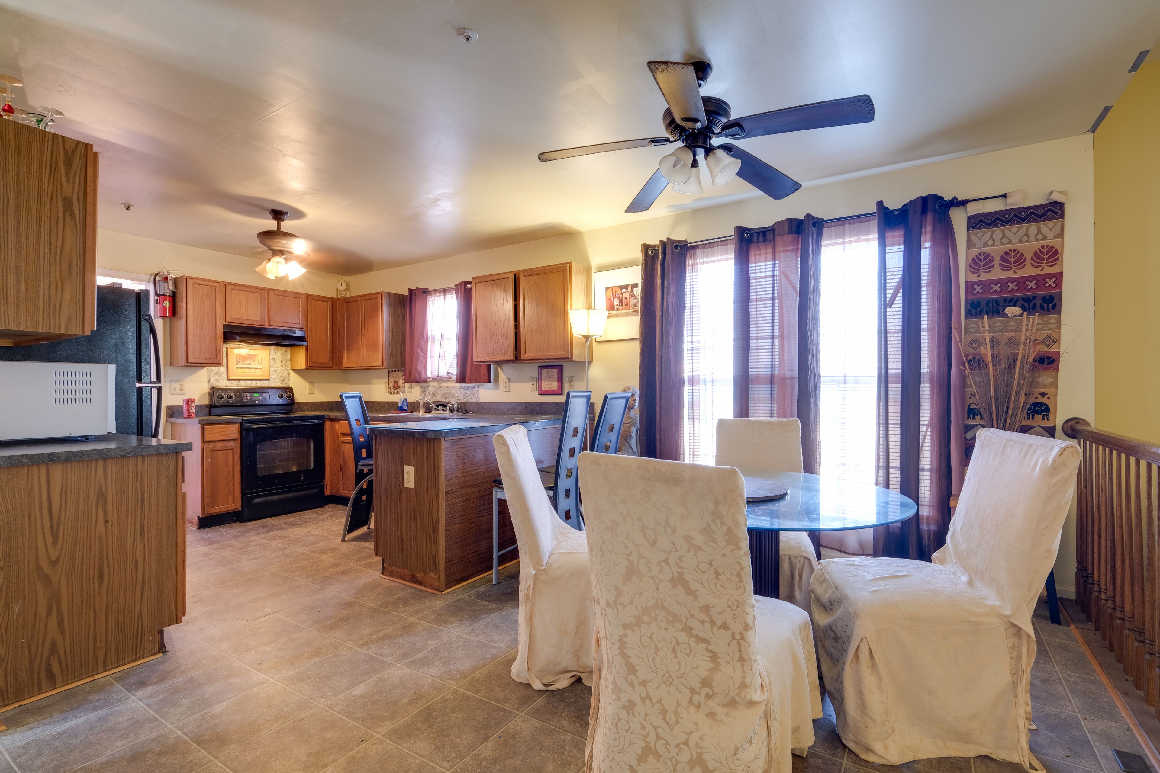 Dining Area | Kitchen