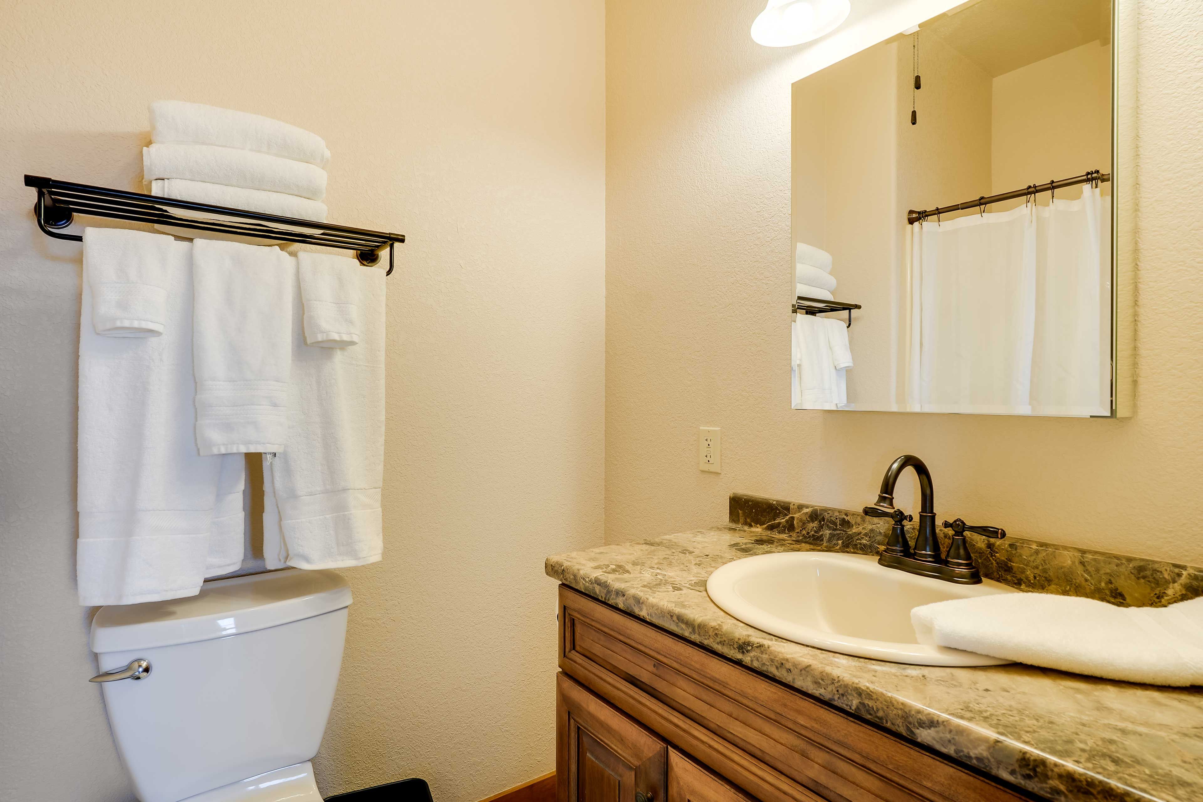 Full Bathroom | Towels & Linens Provided