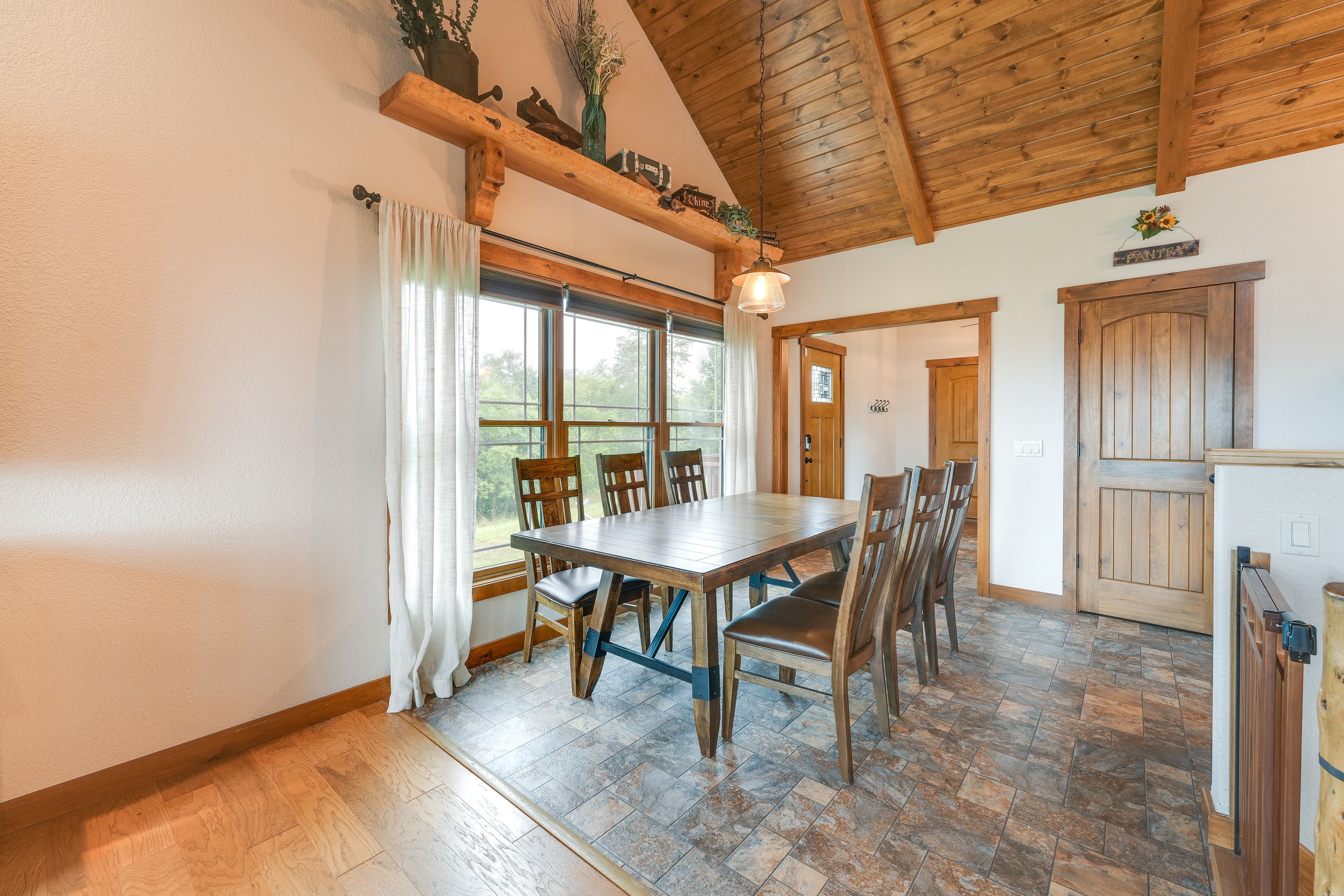 Dining Area | Dishes & Flatware Provided