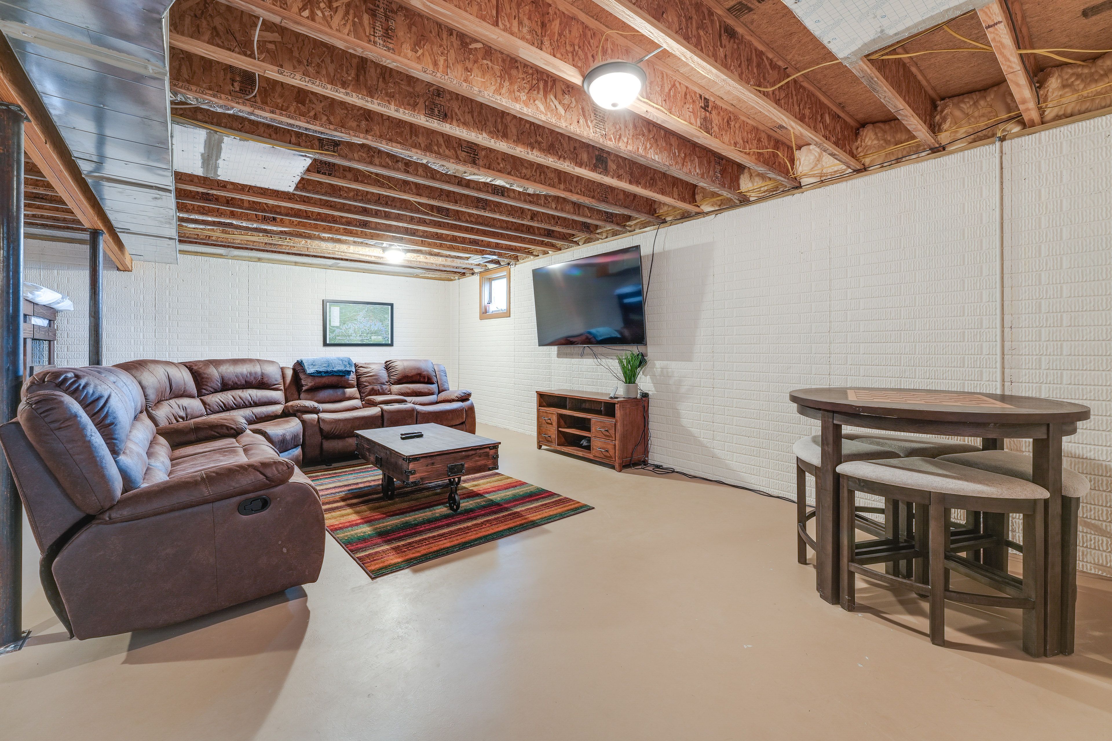 Basement | Twin Bunk Bed w/ Twin Trundle | Smart TV | Ping Pong | Shuffleboard
