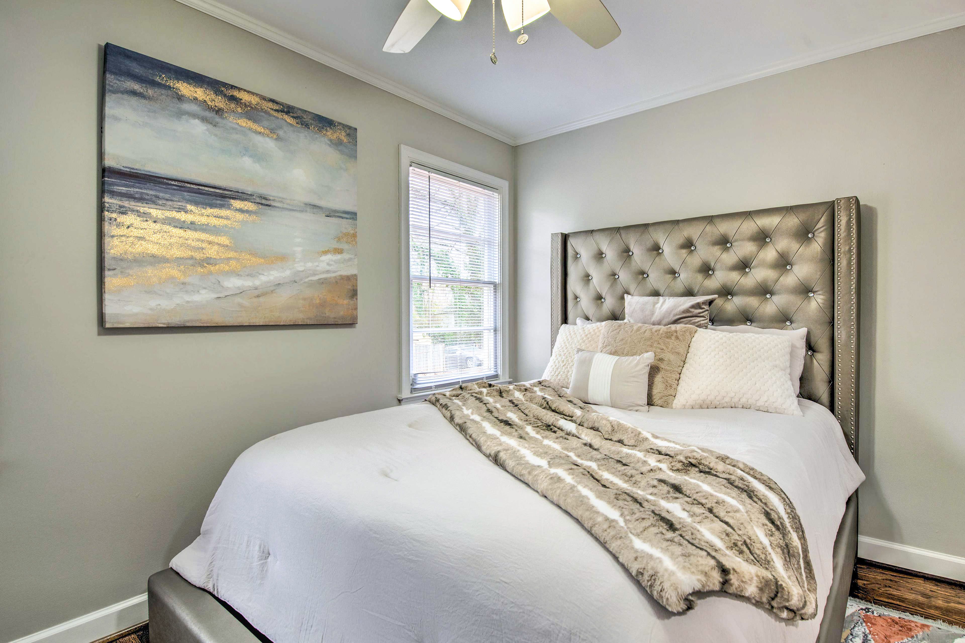 Bedroom | Queen Bed
