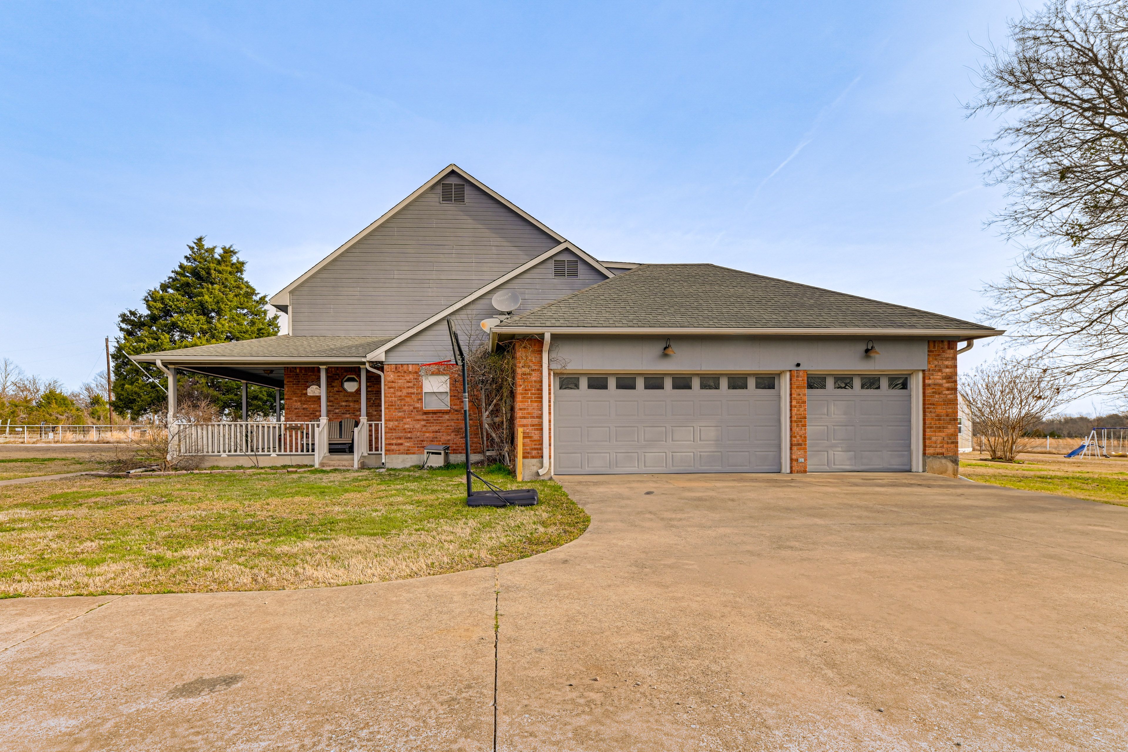 Garage Parking | 3 Vehicles | Driveway Parking | 4 Vehicles