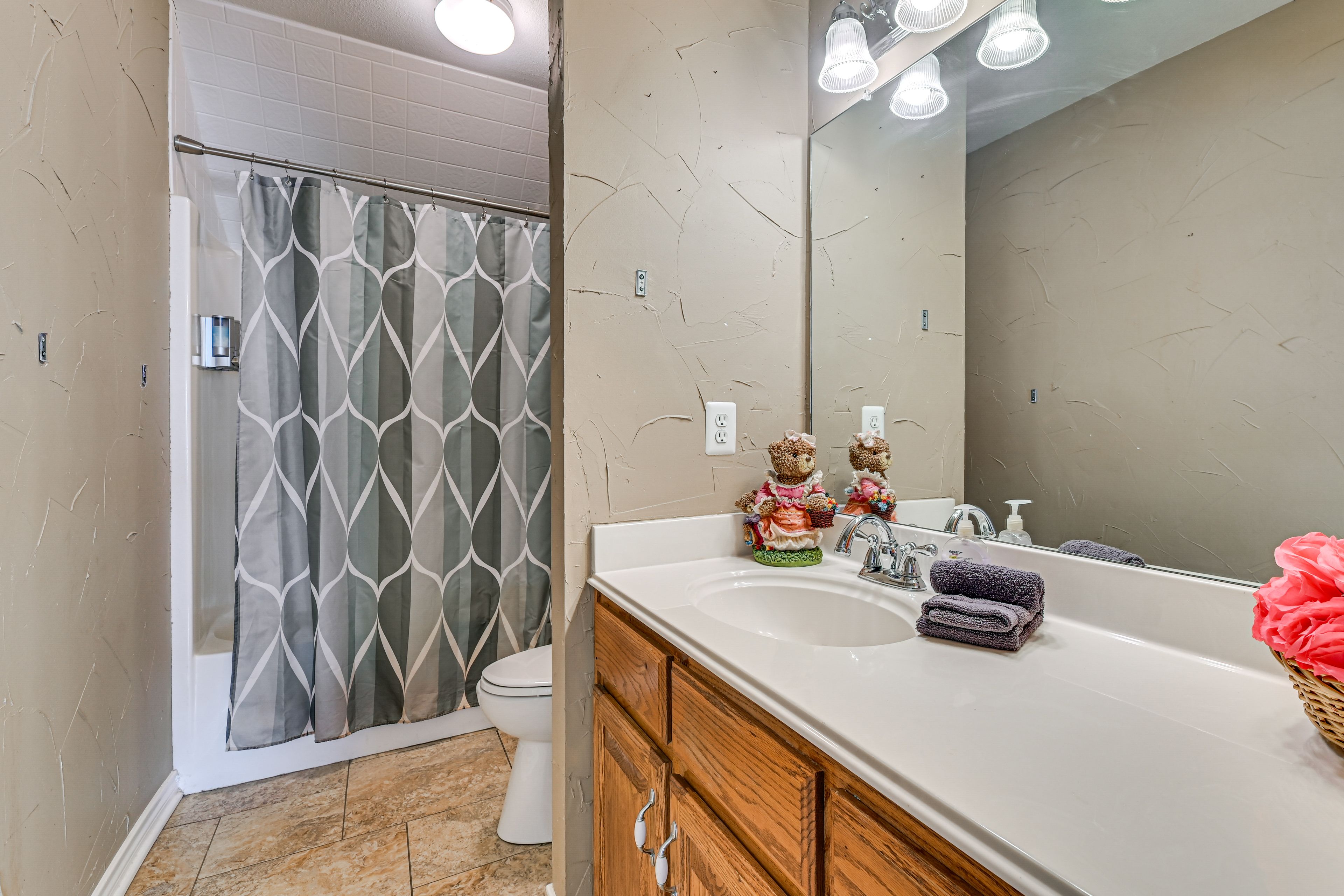 En-Suite Bathroom | 2nd Floor