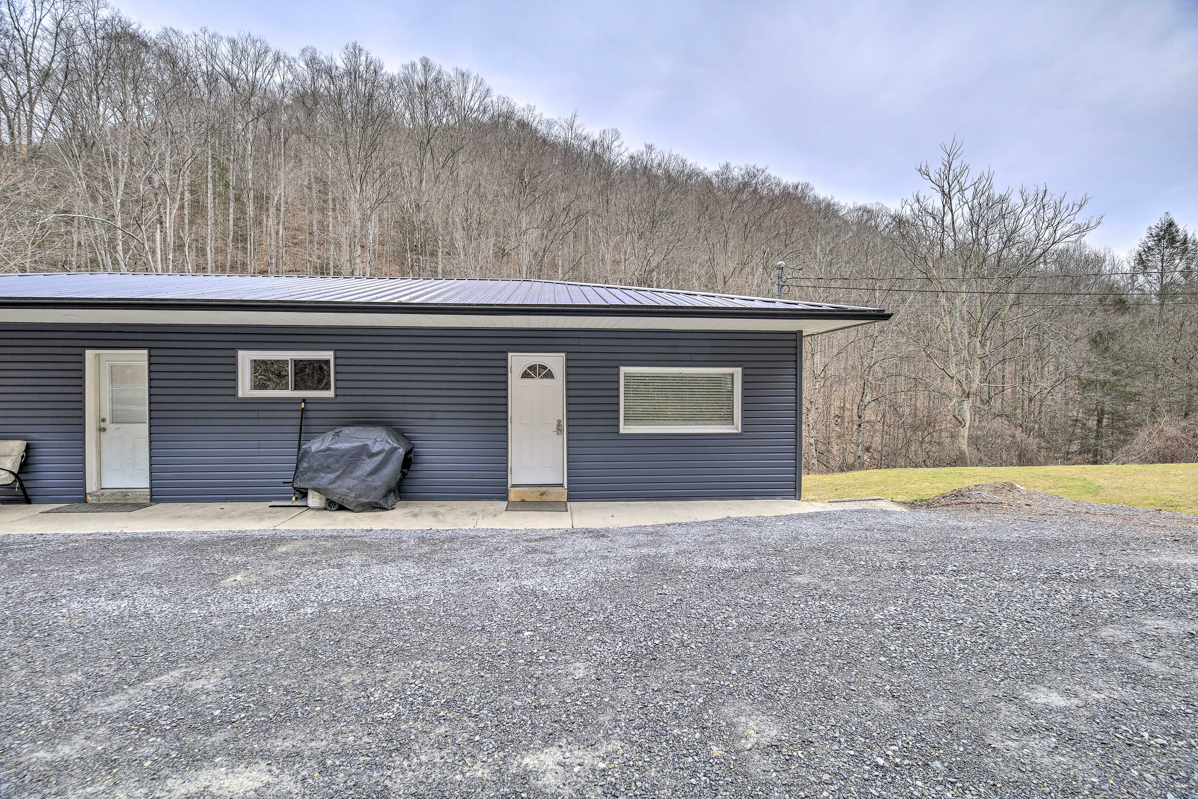 Parking | Driveway (4 Vehicles) | RV/Trailer Parking