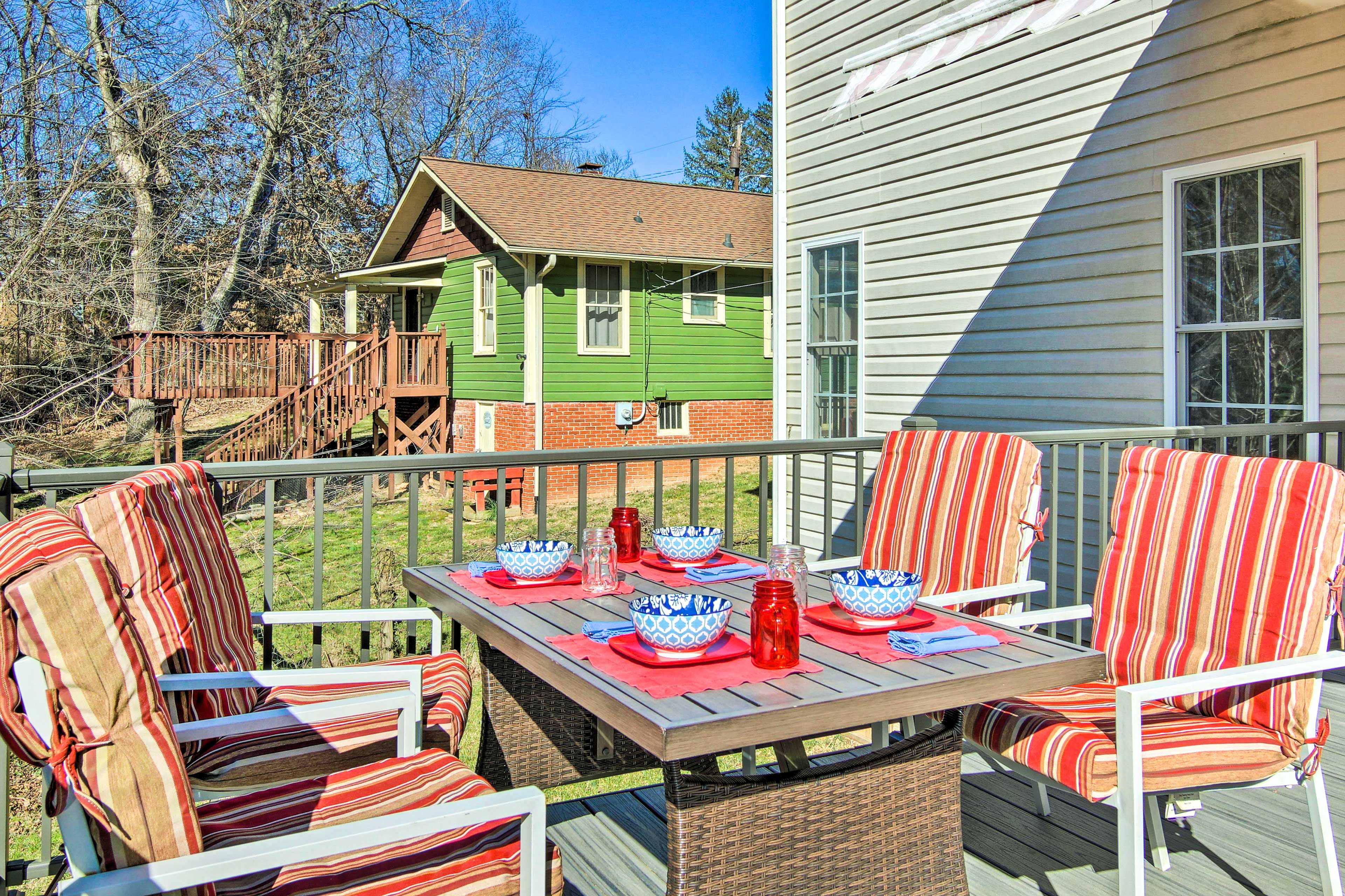 Deck | Gas Grill | Dining Area | Gas Fire Pit