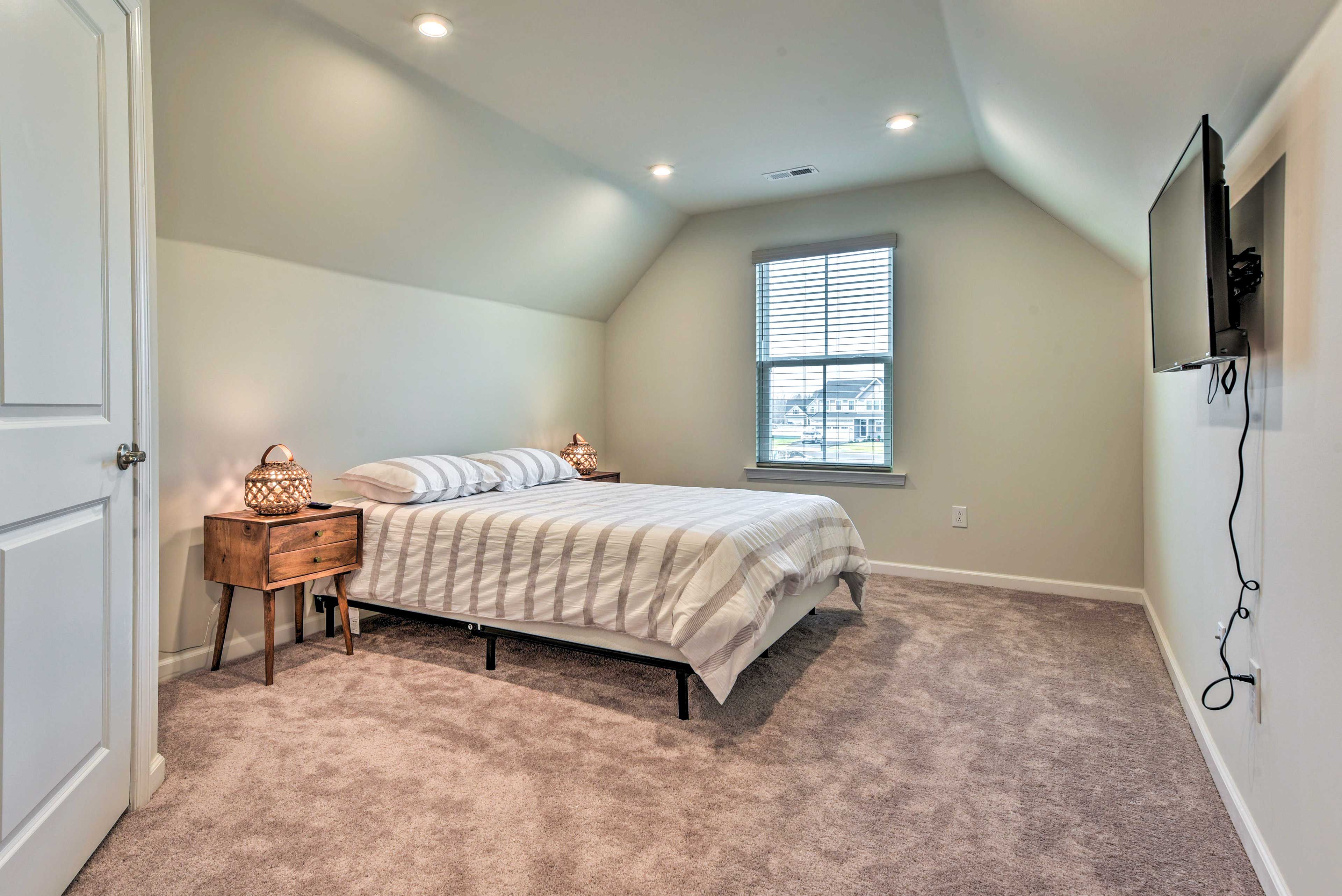 Bedroom 2 | 2nd Floor | Queen Bed