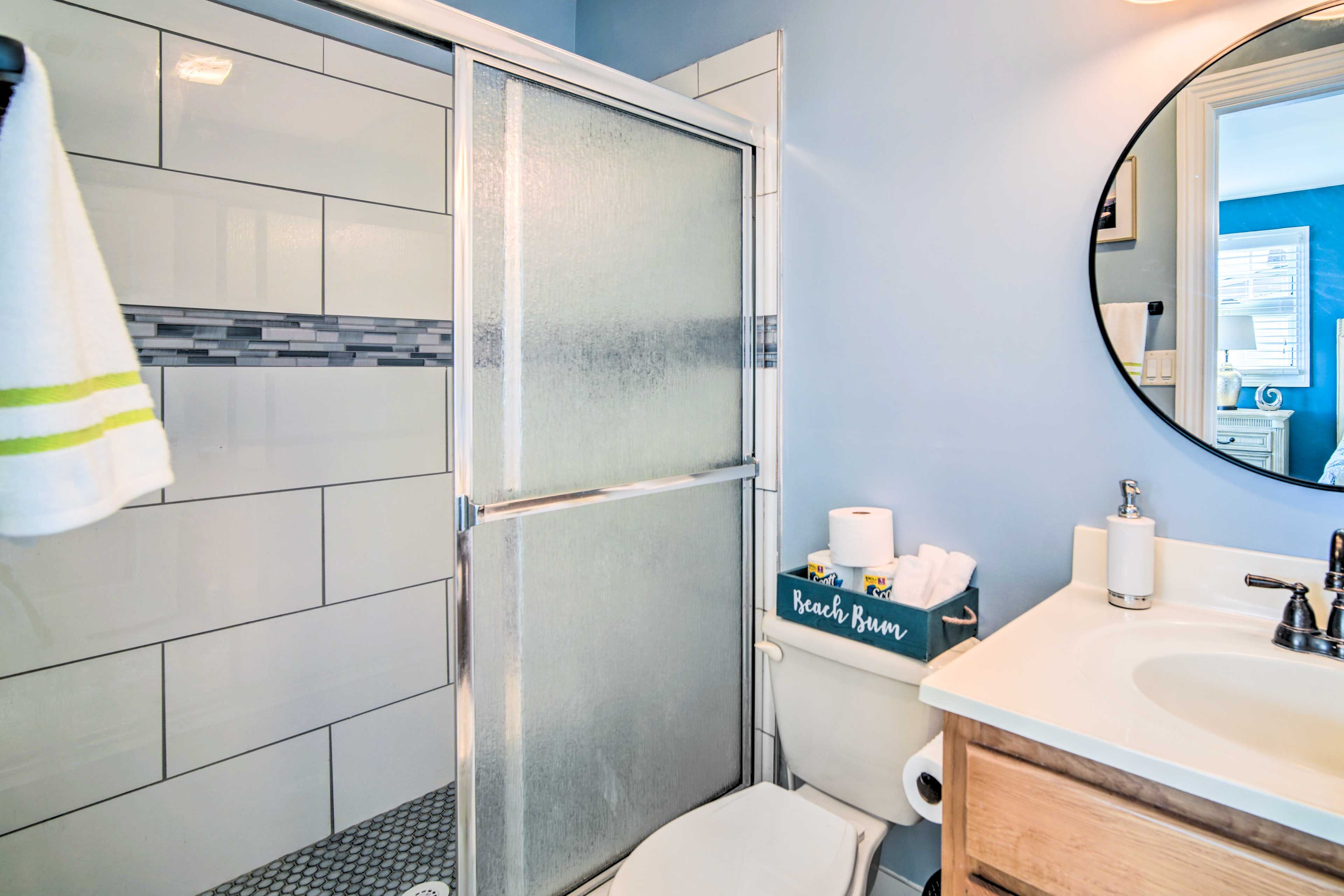 Full Bathroom | Towels Provided | Complimentary Toiletries