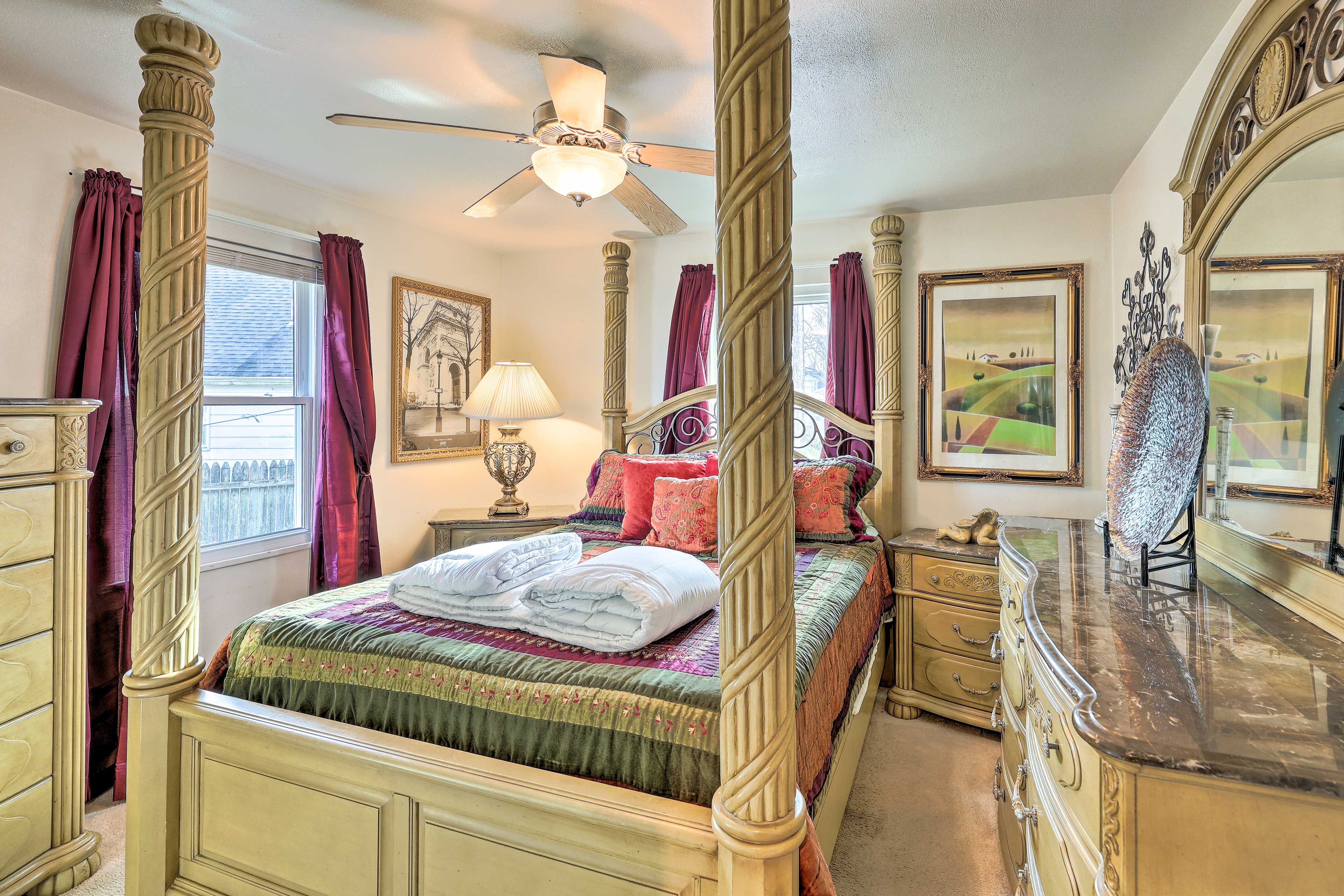 Bedroom 1 | Queen Bed