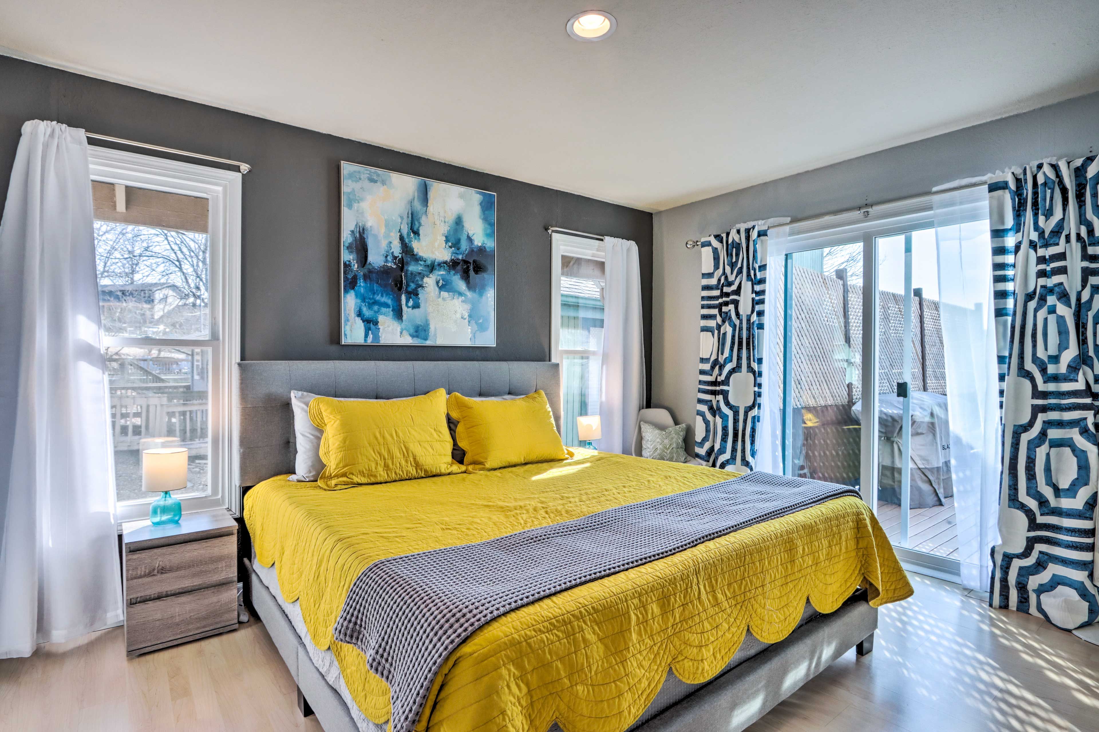 Bedroom 1 | King Bed | Smart TV | 1st Floor