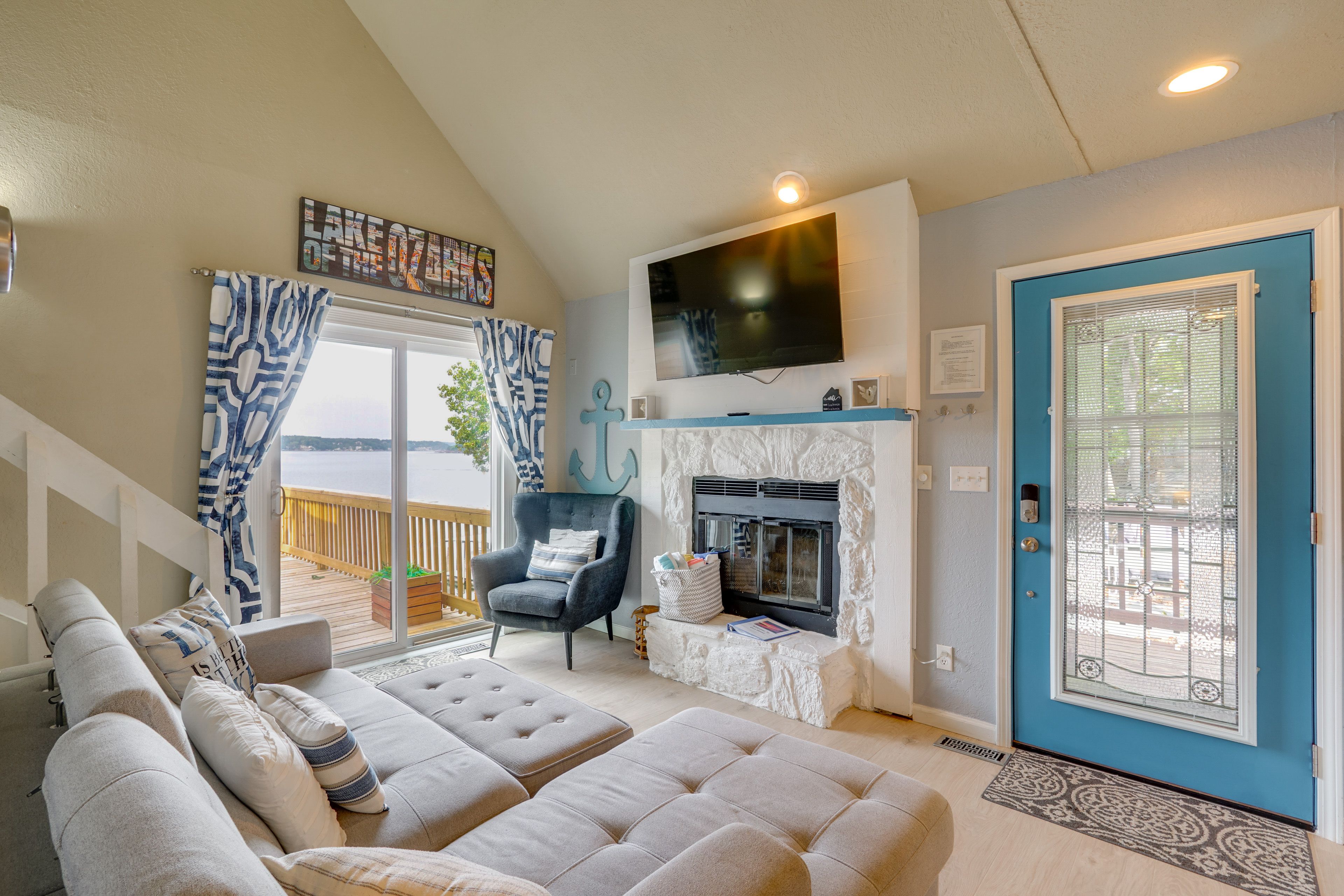 Linn Creek Vacation Rental | 2BR | 1.5BA | Stairs Required | 950 Sq Ft