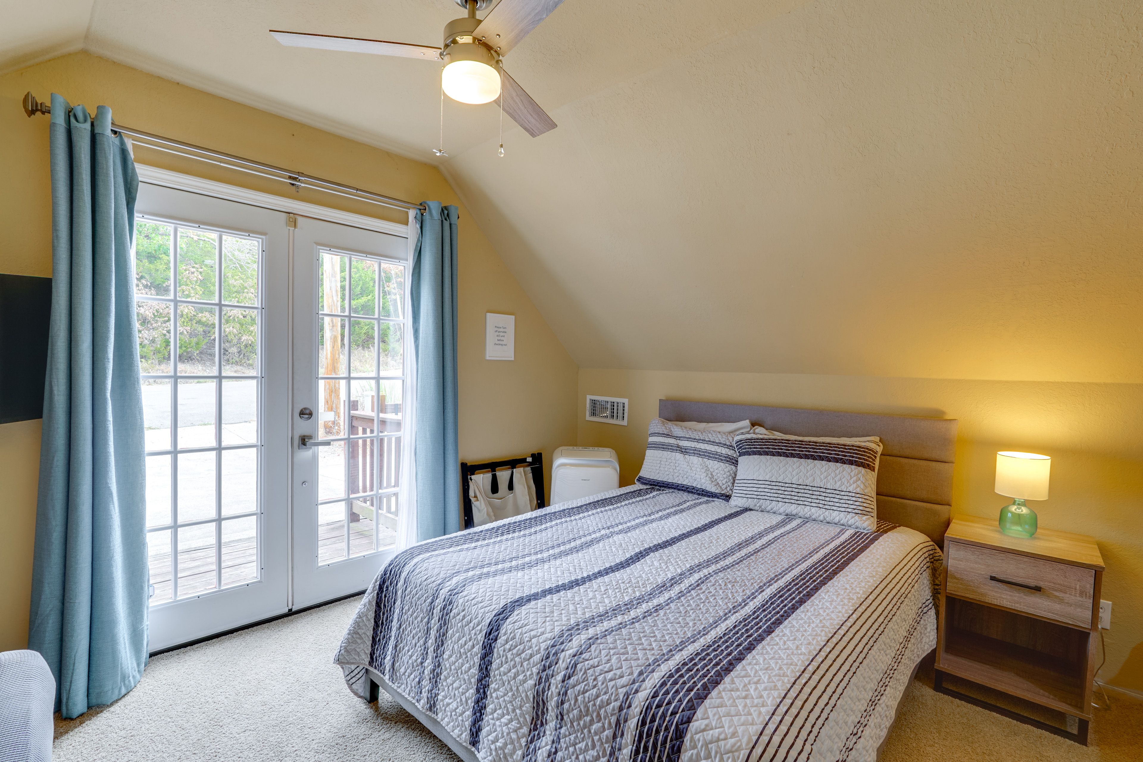 Bedroom 2 | Queen Bed | Twin Bed | Full Futon | Smart TV | 2nd Floor