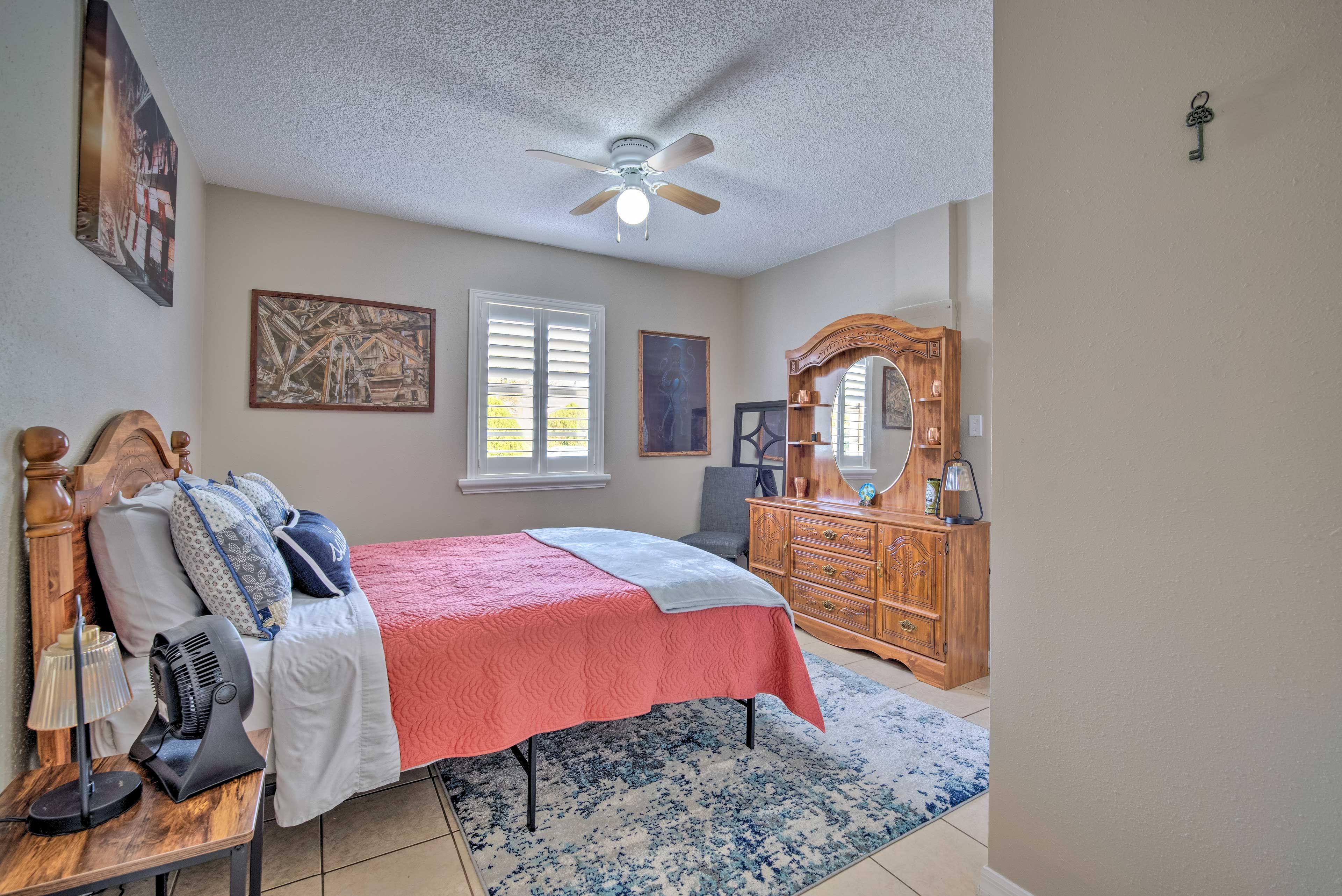 Bedroom 1 | Queen Bed | Linens Provided