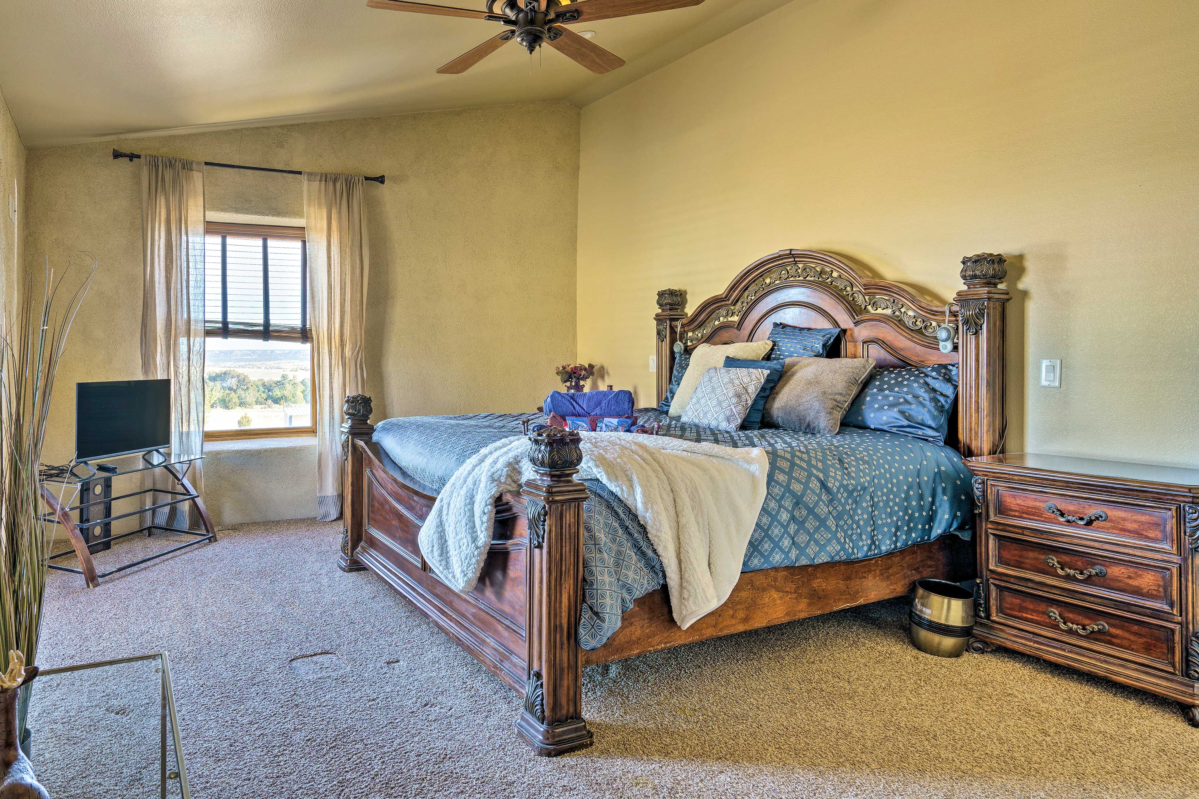 Bedroom 1 | King Bed | En-Suite Bathroom
