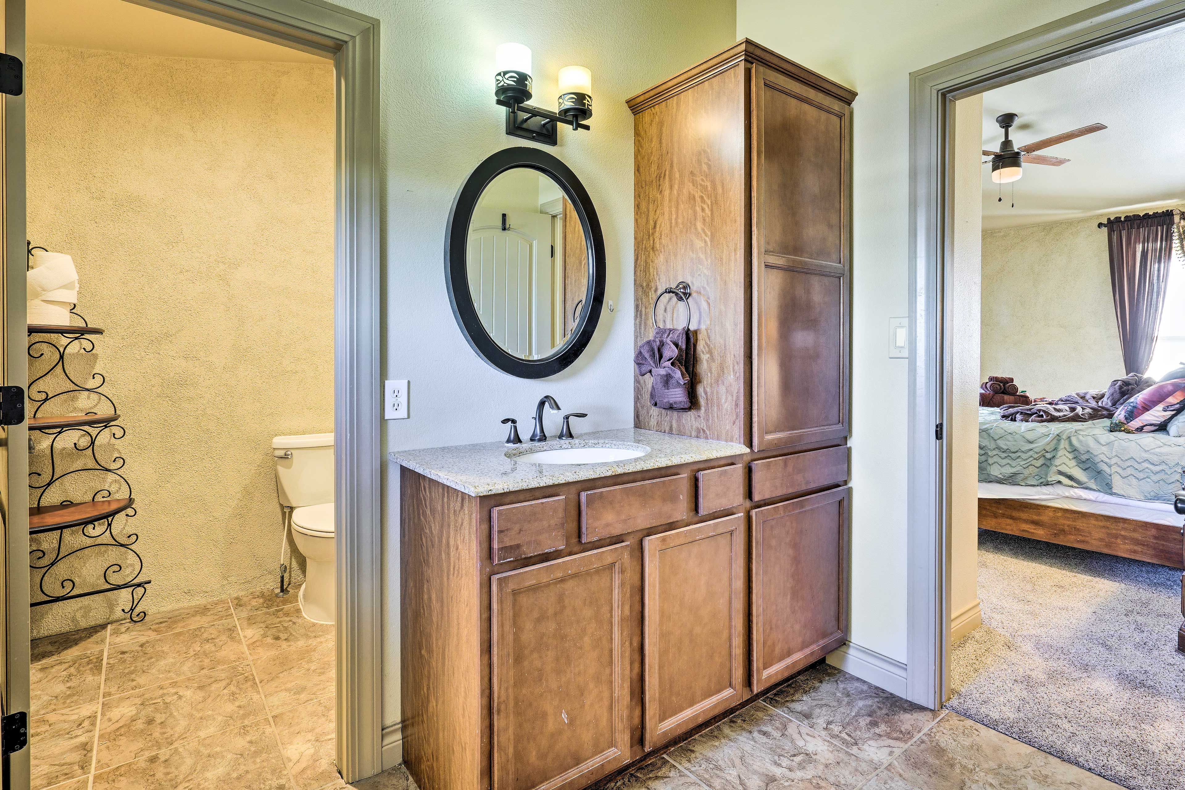 Full Bathroom | Complimentary Toiletries