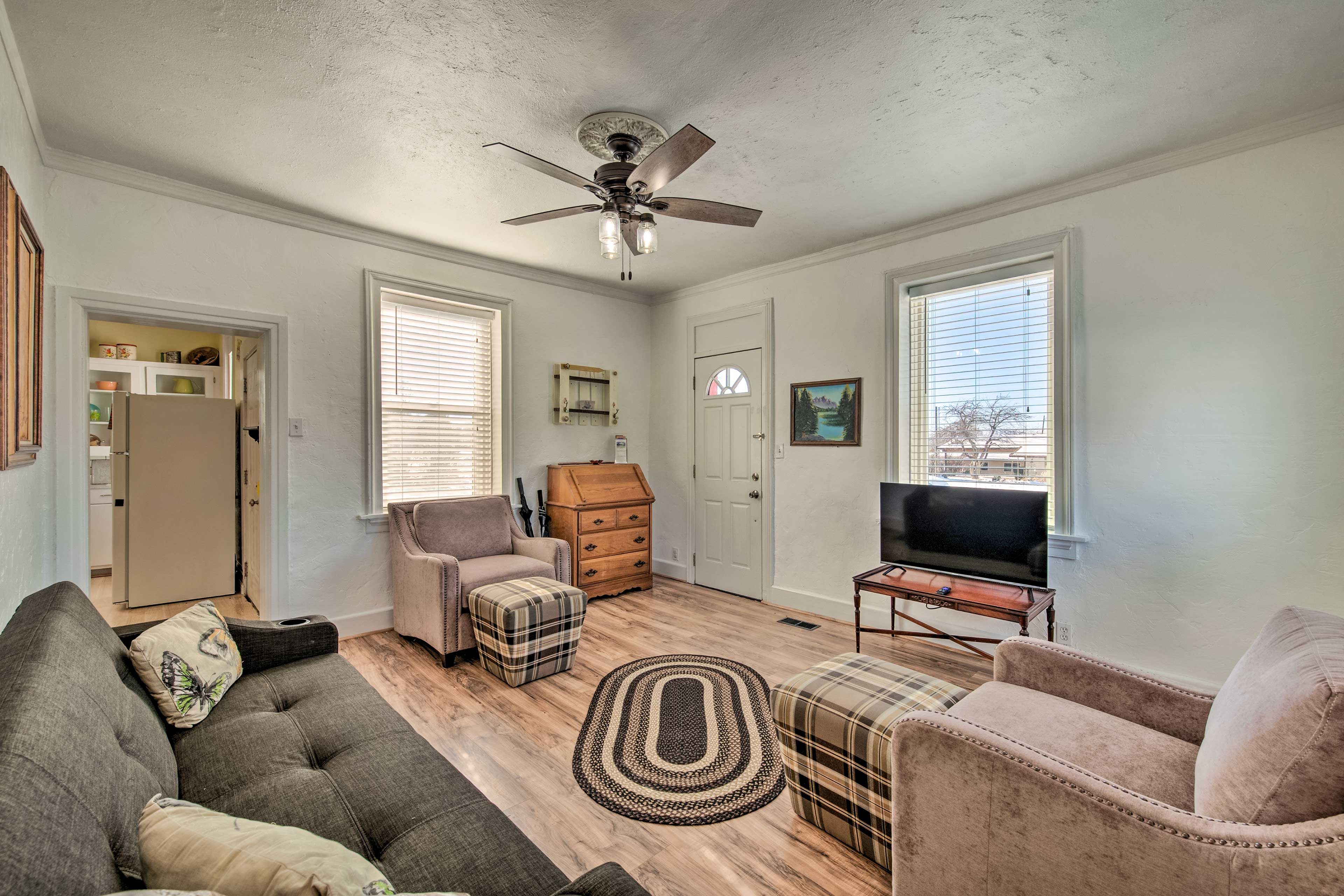 Living Room | Smart TV | Free WiFi