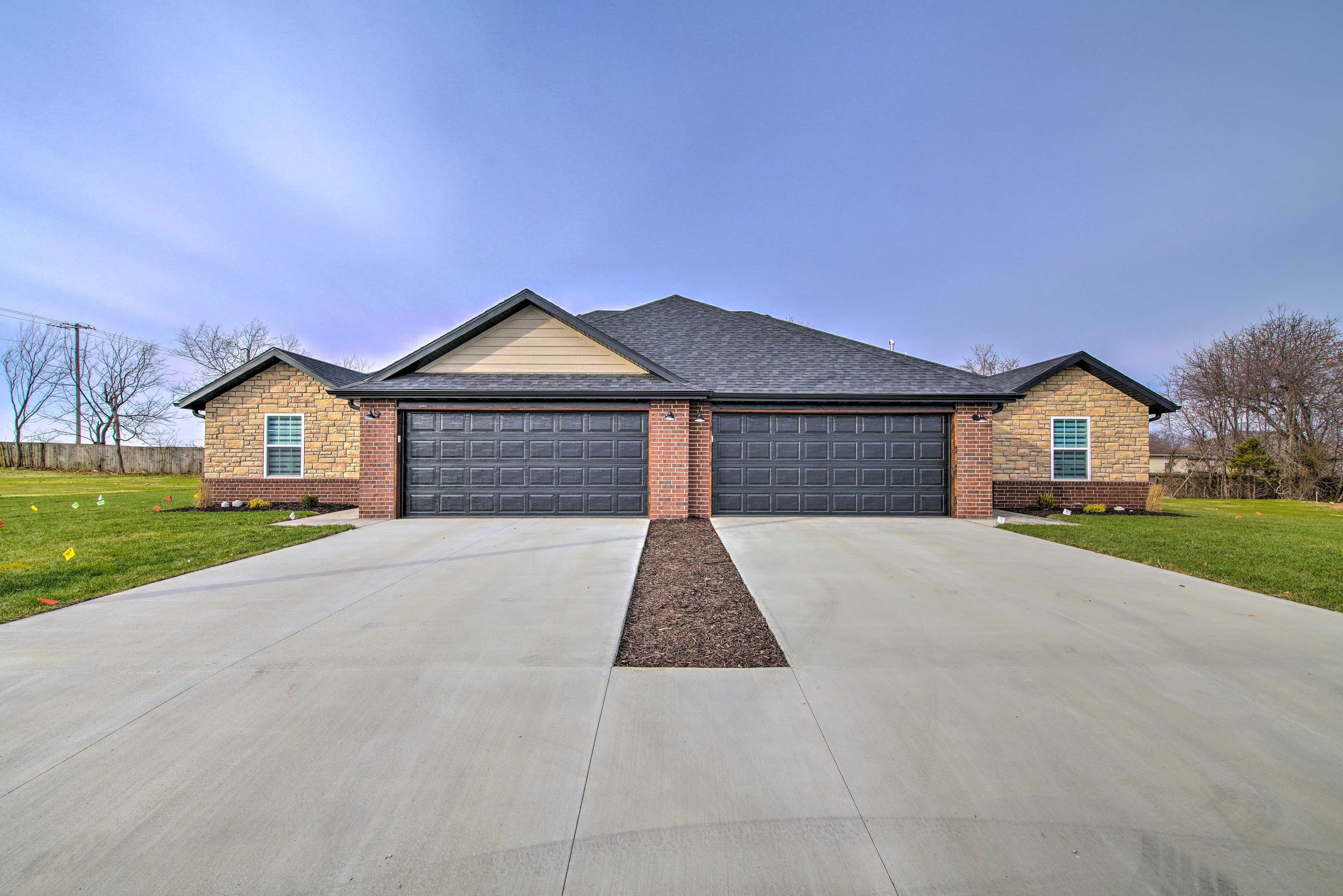 Parking | Garage (2 Vehicles) | Driveway (2 Vehicles)