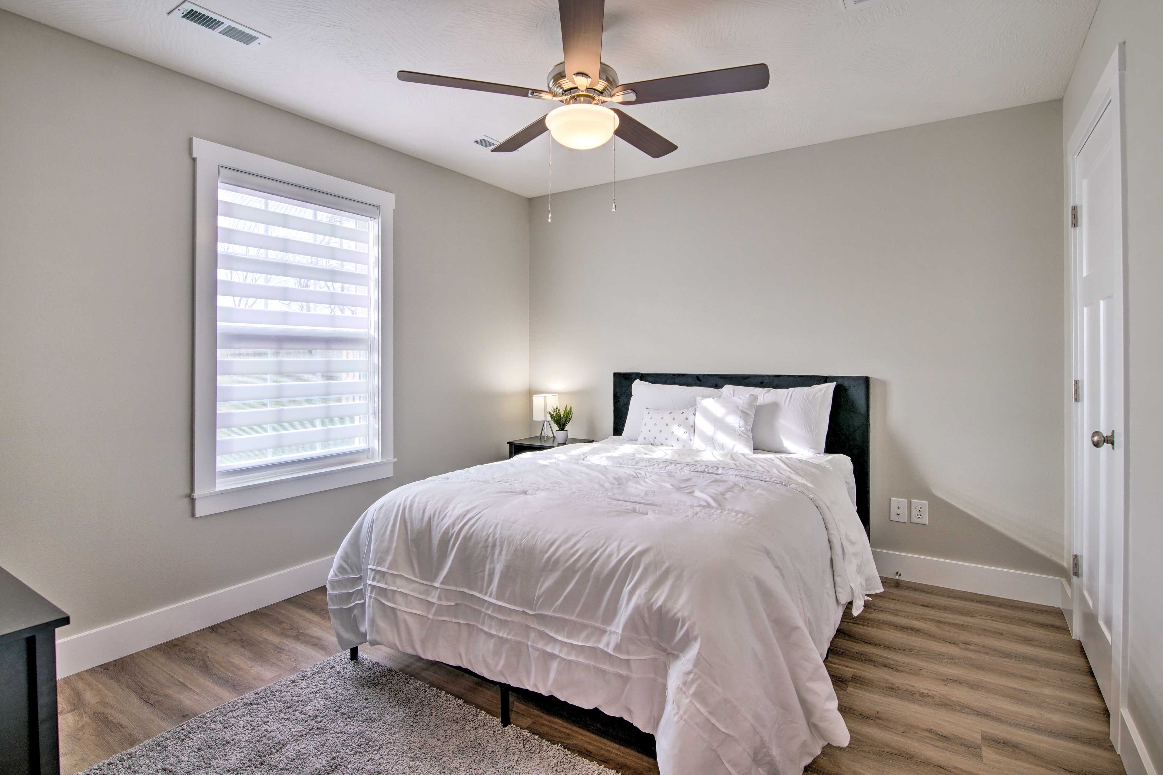 Bedroom 2 | Queen Bed