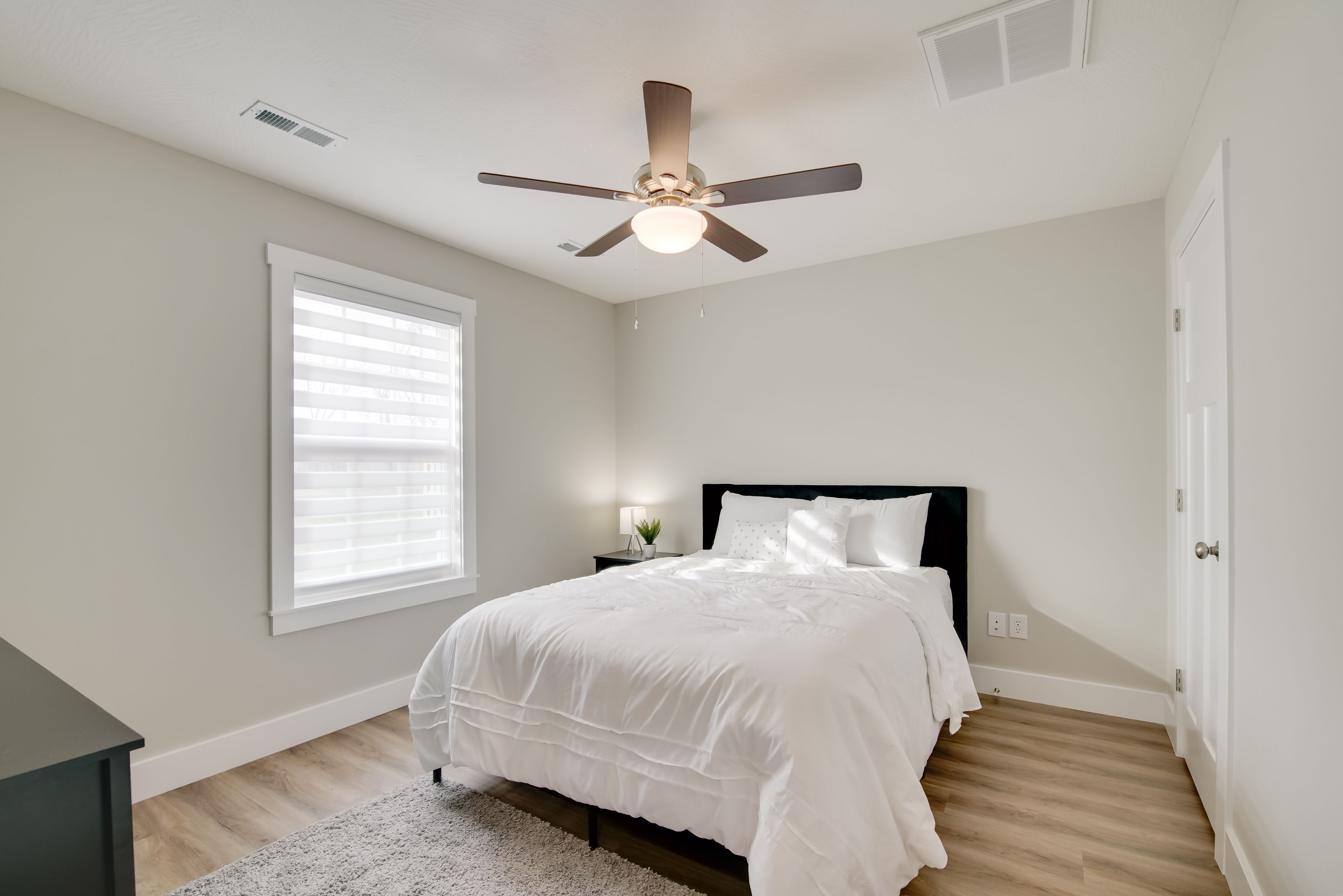 Bedroom 2 | Queen Bed