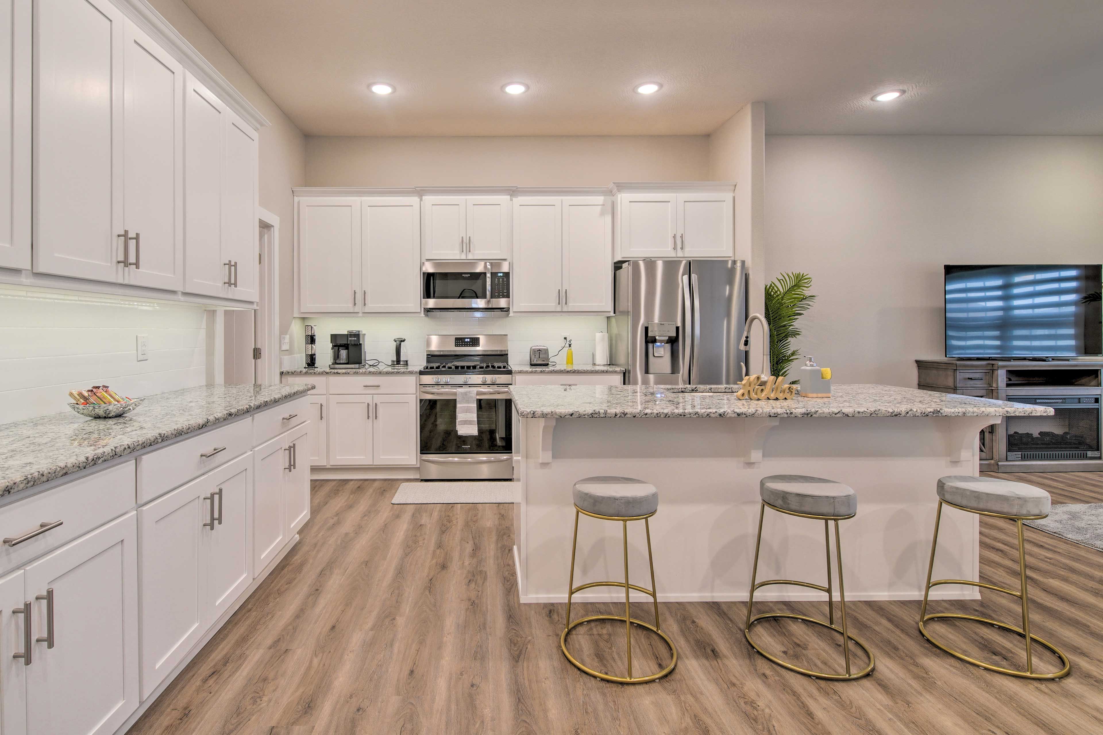 Kitchen | Coffee Maker | Spices | Crockpot | Dishwasher