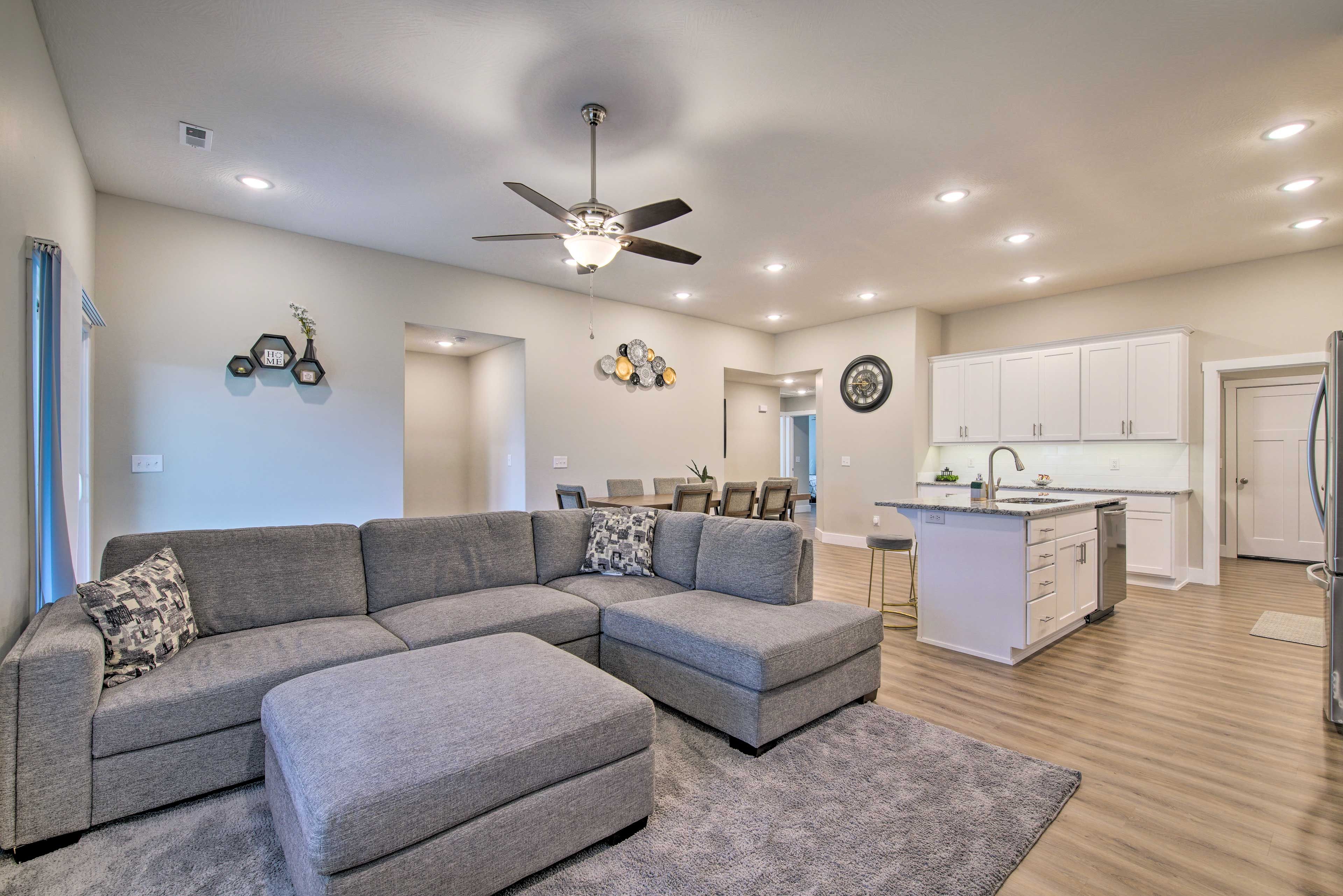 Living Room | Free WiFi | Smart TV