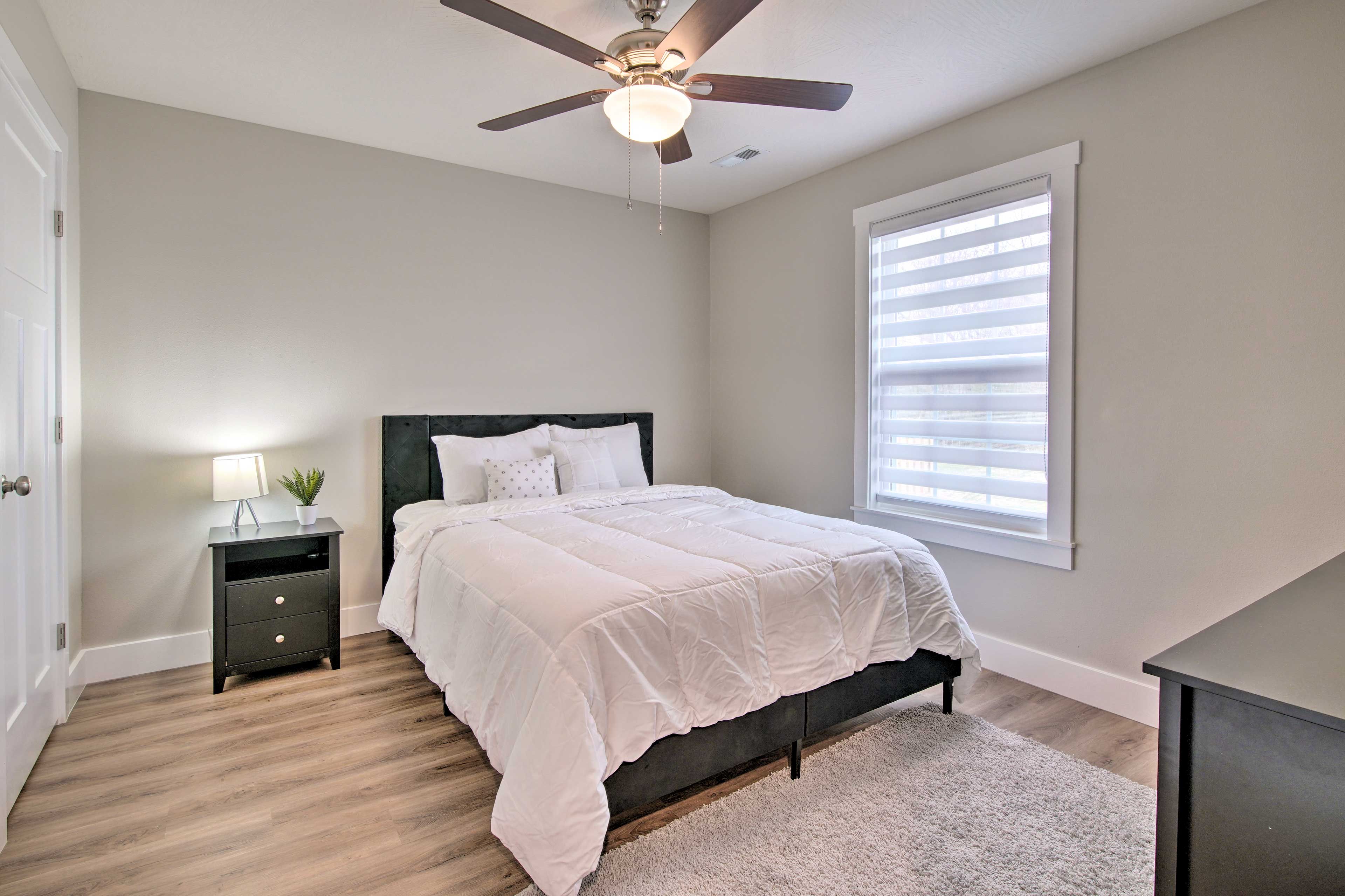 Bedroom 2 | Queen Bed