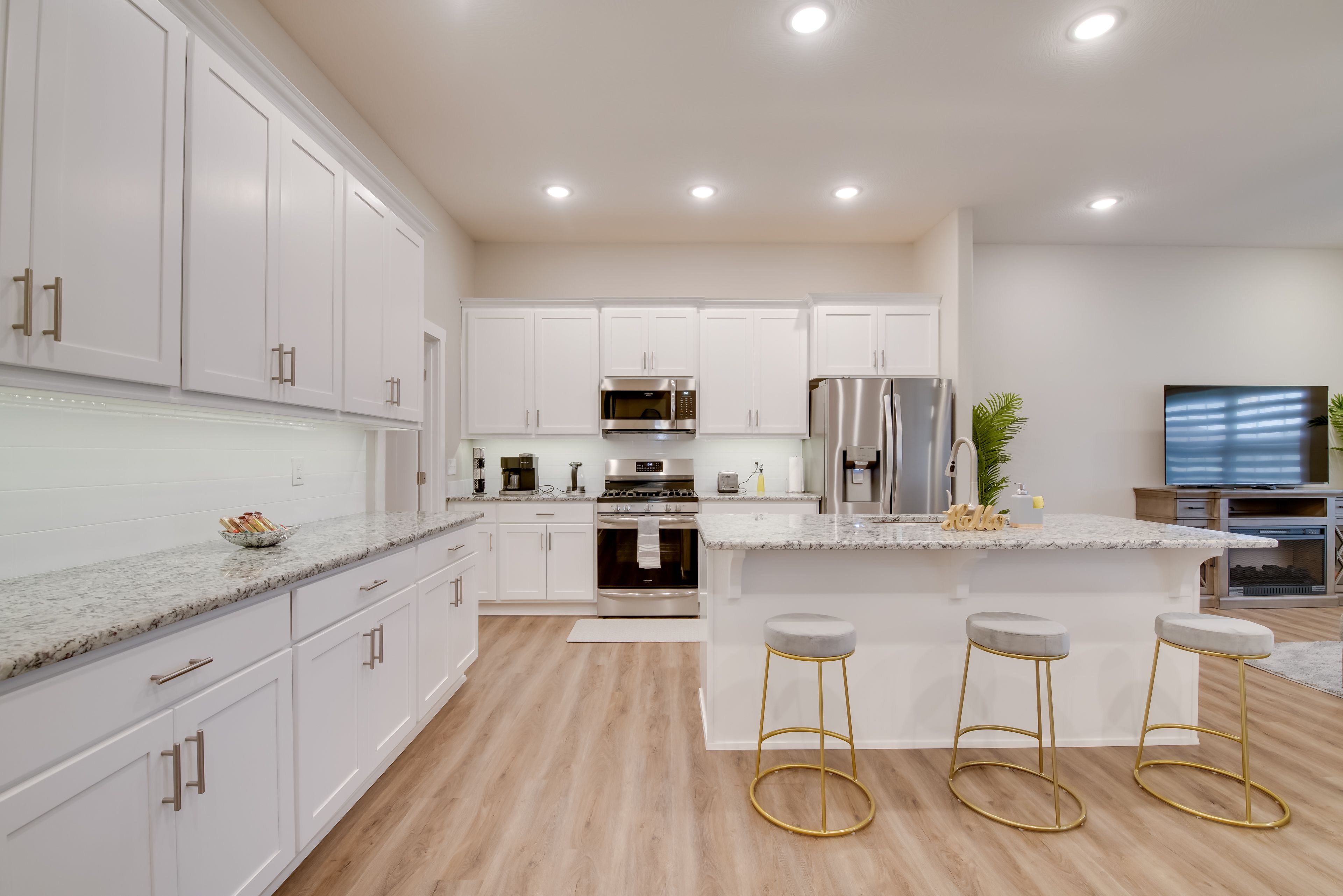 Kitchen | Coffee Maker | Spices | Crockpot | Dishwasher