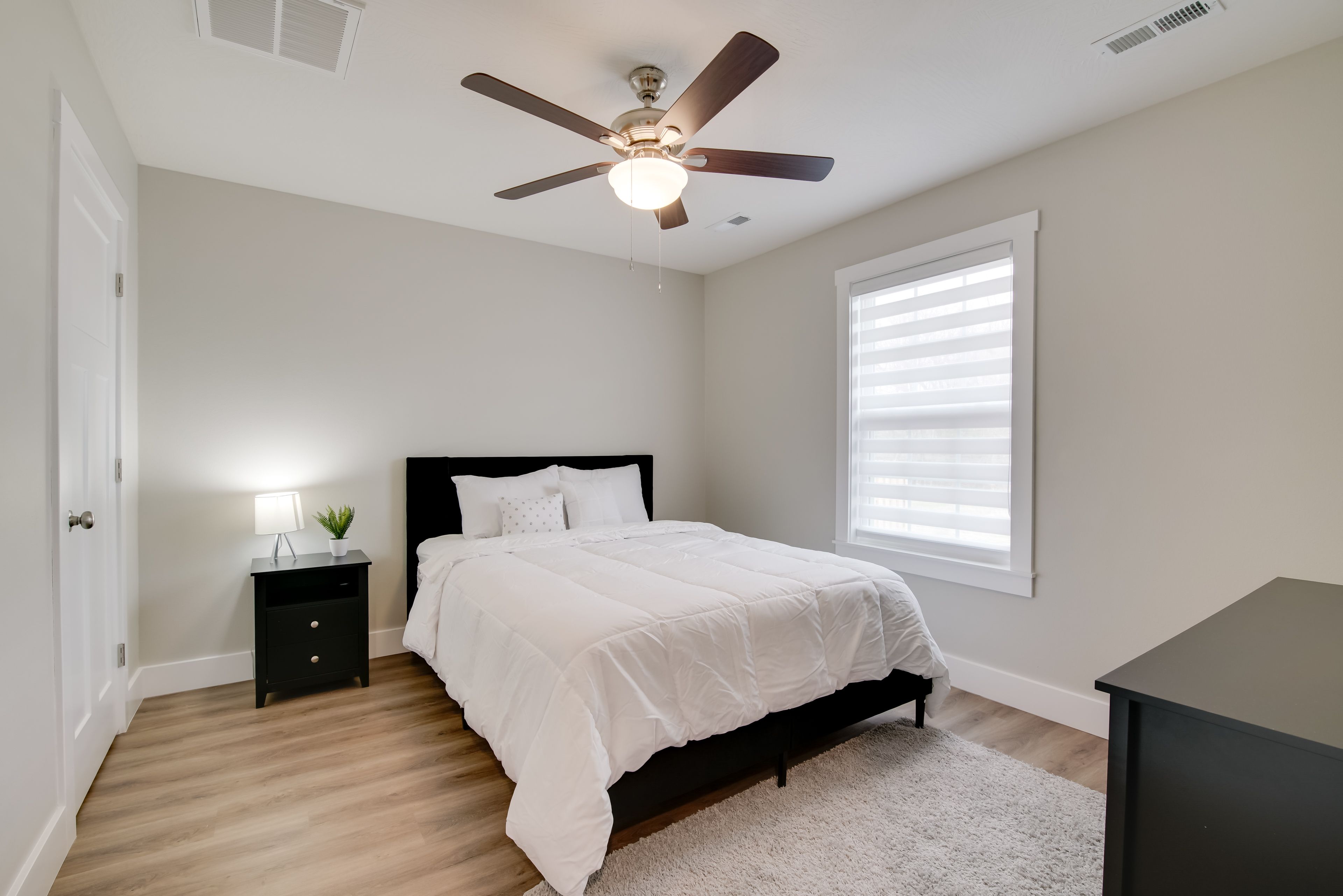 Bedroom 2 | Queen Bed