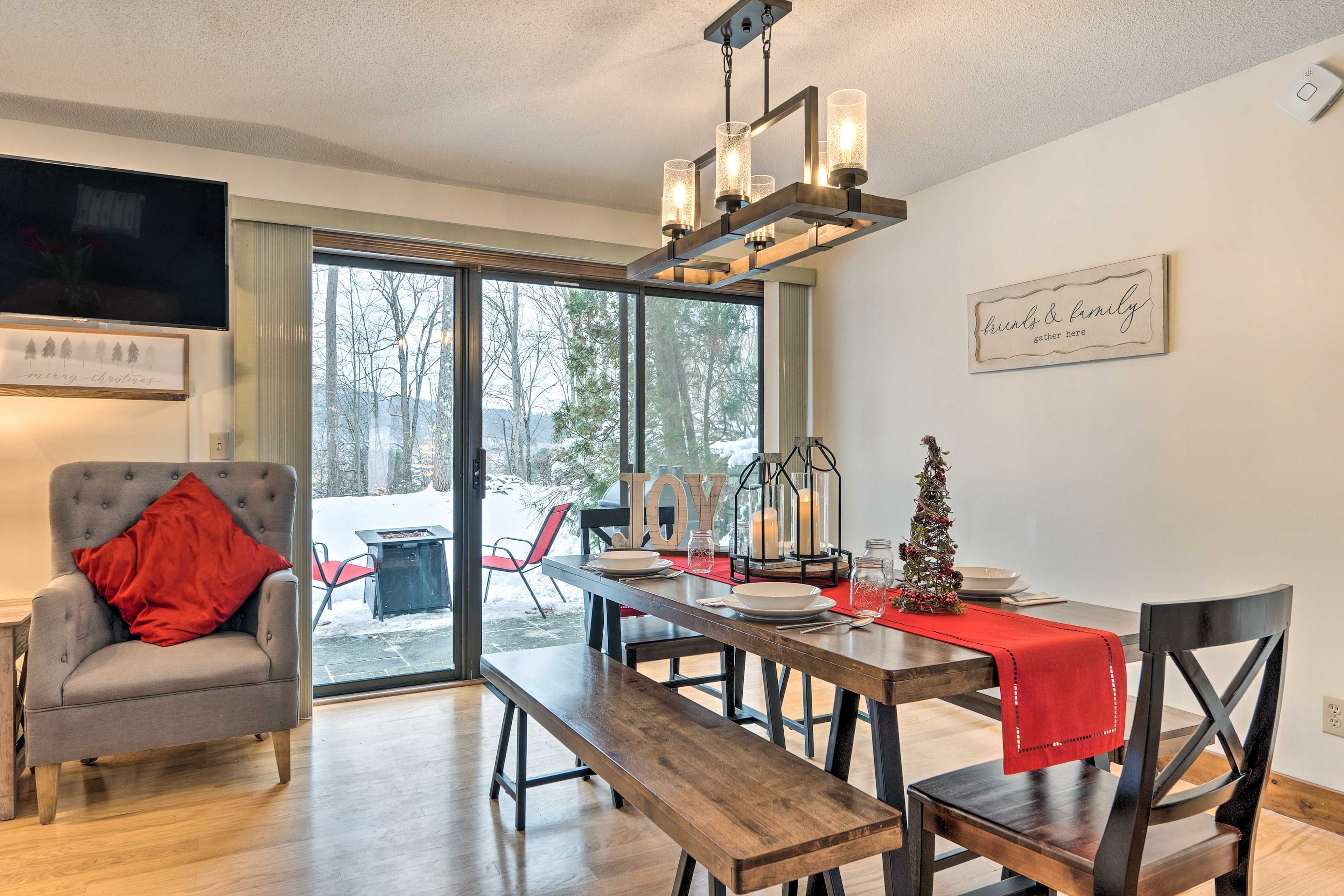 Dining Area | Dining Table | Dishware/Flatware