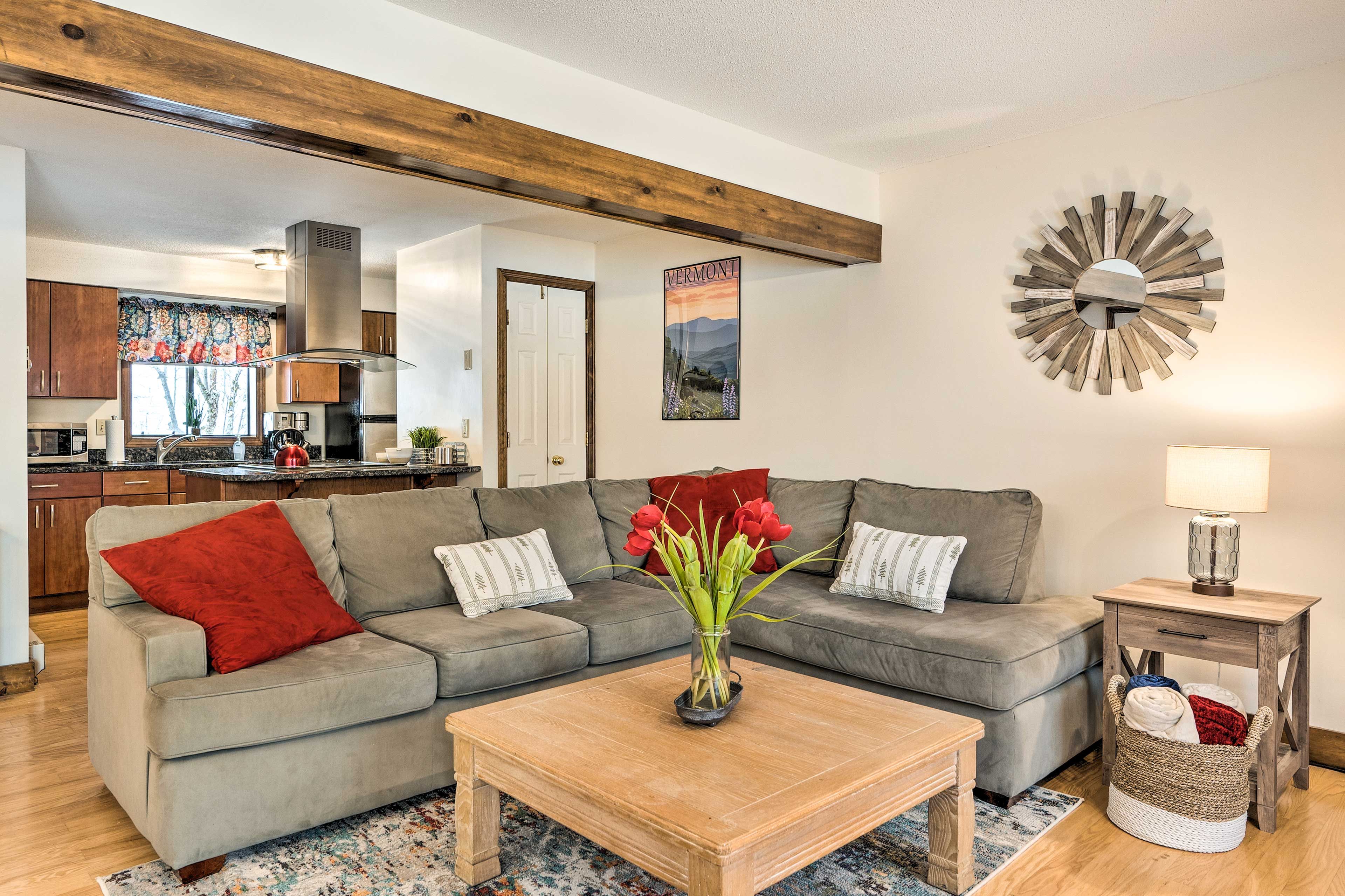 Living Room | Smart TV | Fireplace
