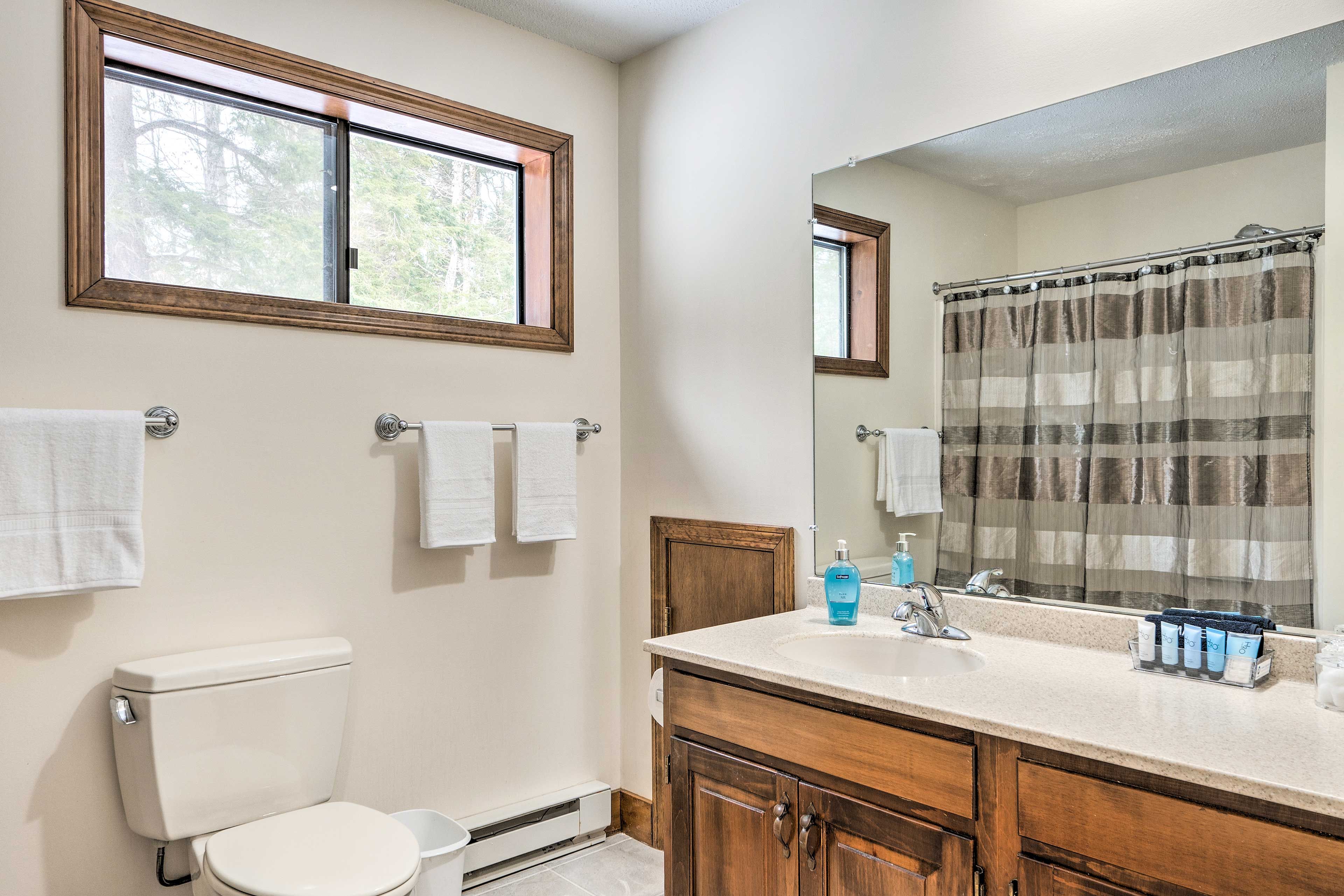Full Bathroom | Shower/Tub Combo | Towels Provided | Hair Dryer